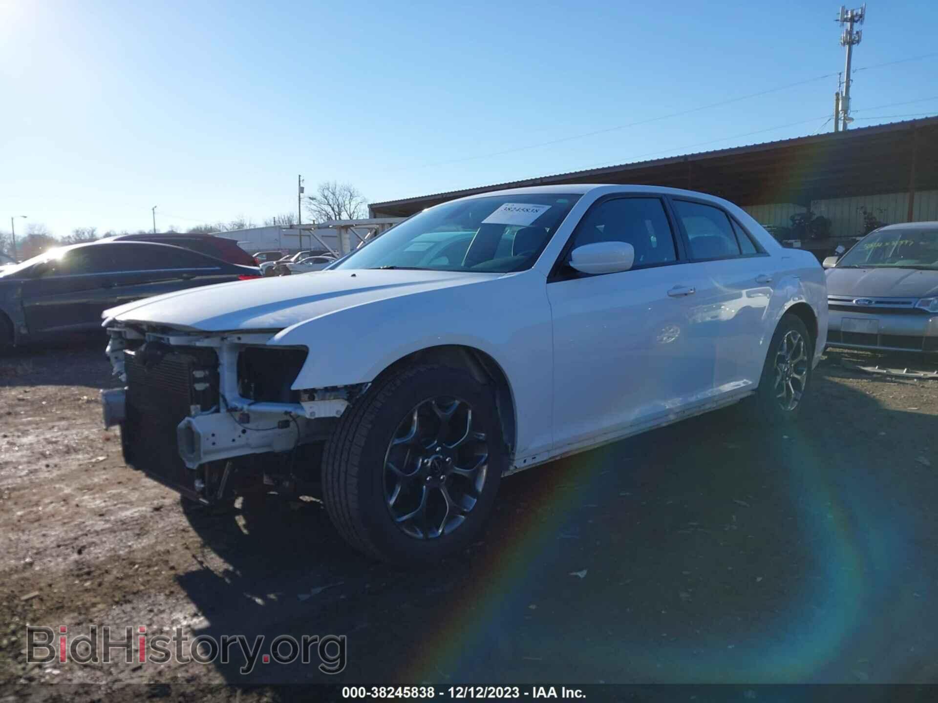 2016 CHRYSLER 300 - VIN: 2C3CCAGG2GH209120 - Фото 2