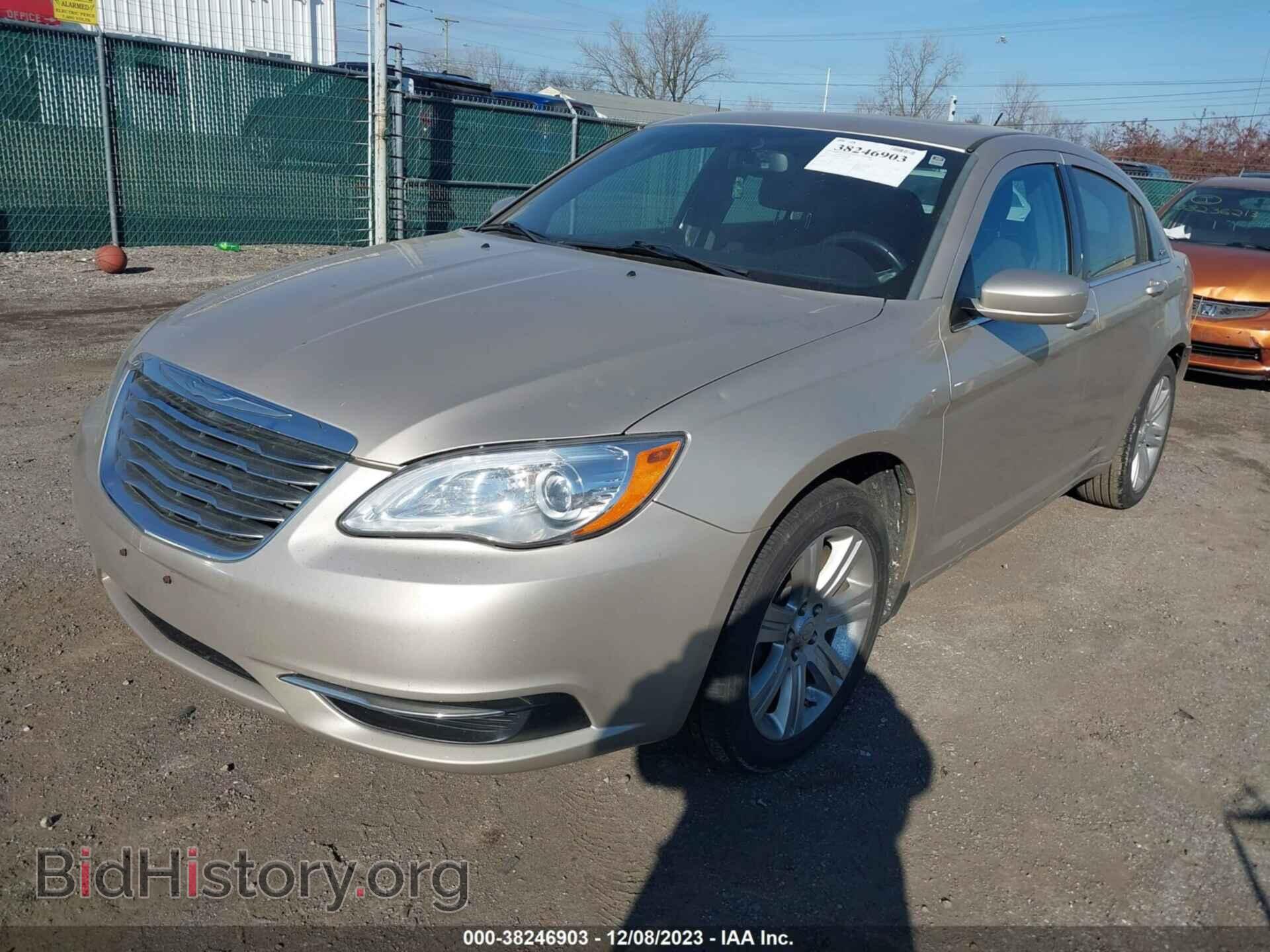 2013 CHRYSLER 200 - VIN: 1C3CCBBB2DN579164 - Фото 2