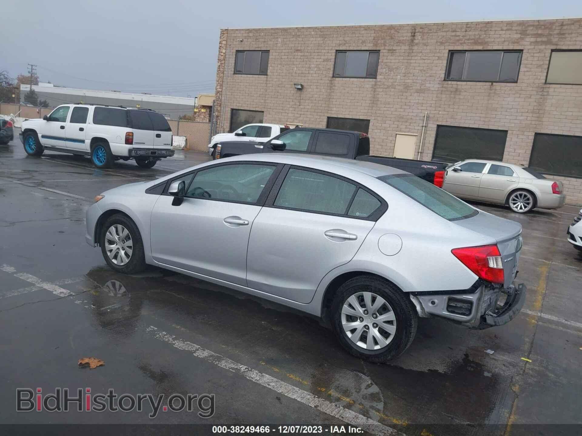2012 HONDA CIVIC - VIN: 2HGFB2F5XCH588204 - Фото 3