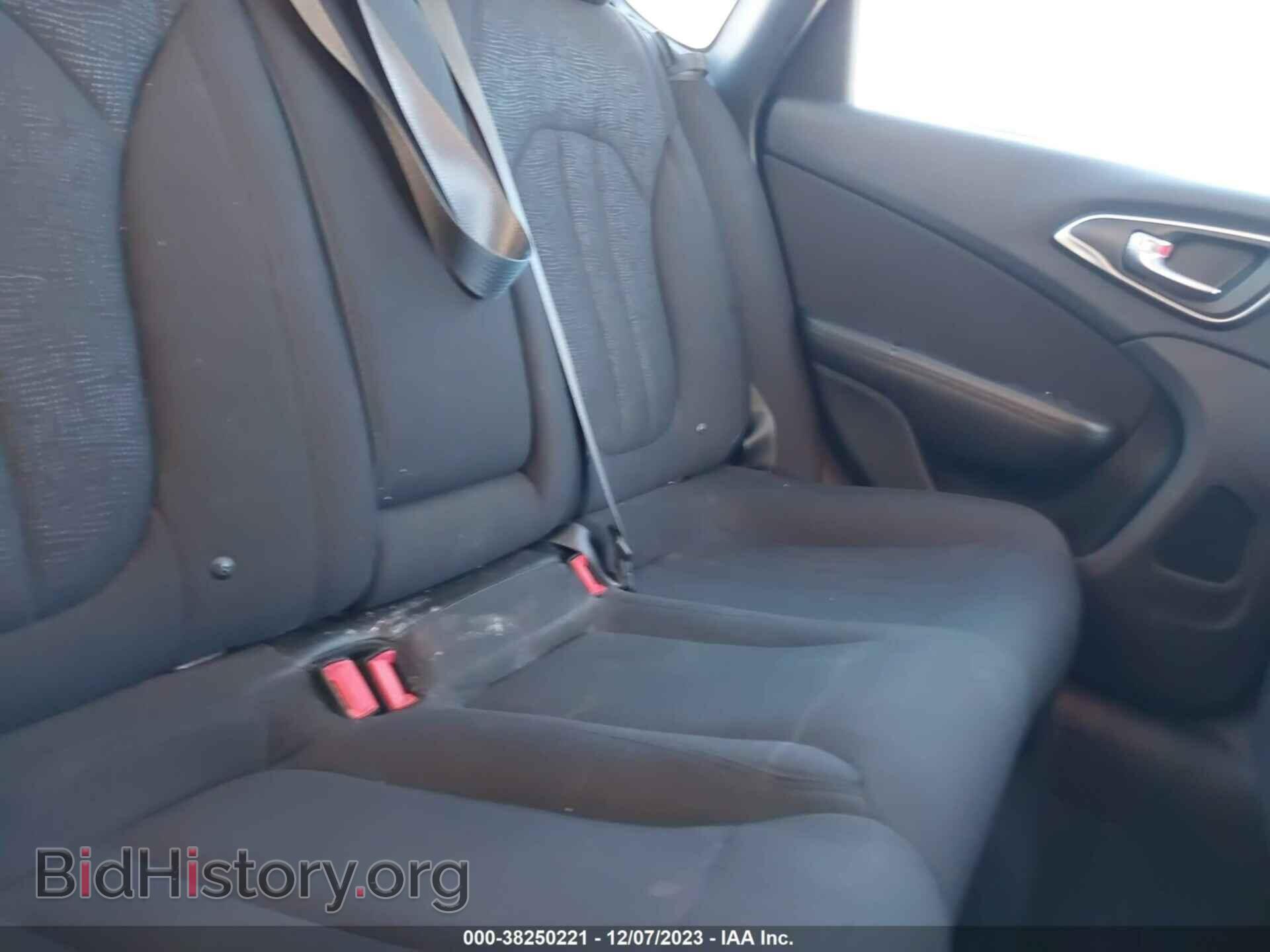 2015 CHRYSLER 200 - VIN: 1C3CCCAB0FN588729 - Photo 8