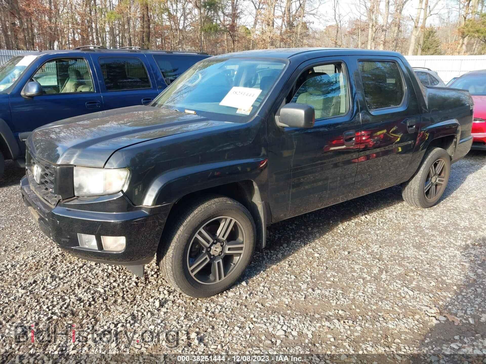 2013 HONDA RIDGELINE - VIN: 5FPYK1F71DB011899 - Фото 2