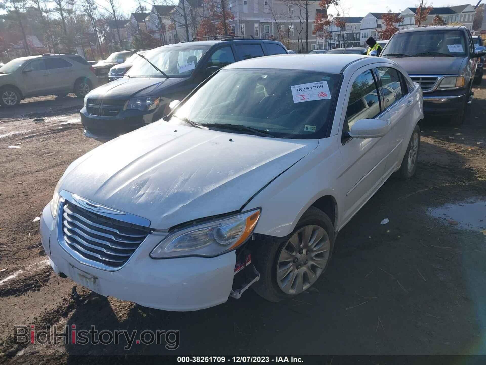 2012 CHRYSLER 200 - VIN: 1C3CCBAB9CN317660 - Фото 2