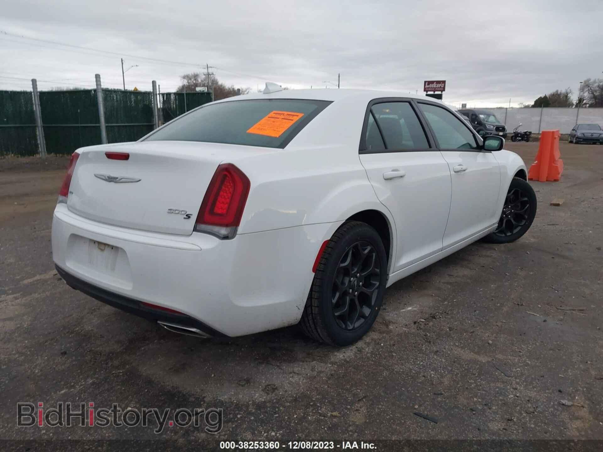 2019 CHRYSLER 300 - VIN: 2C3CCAGGXKH659235 - Фото 4