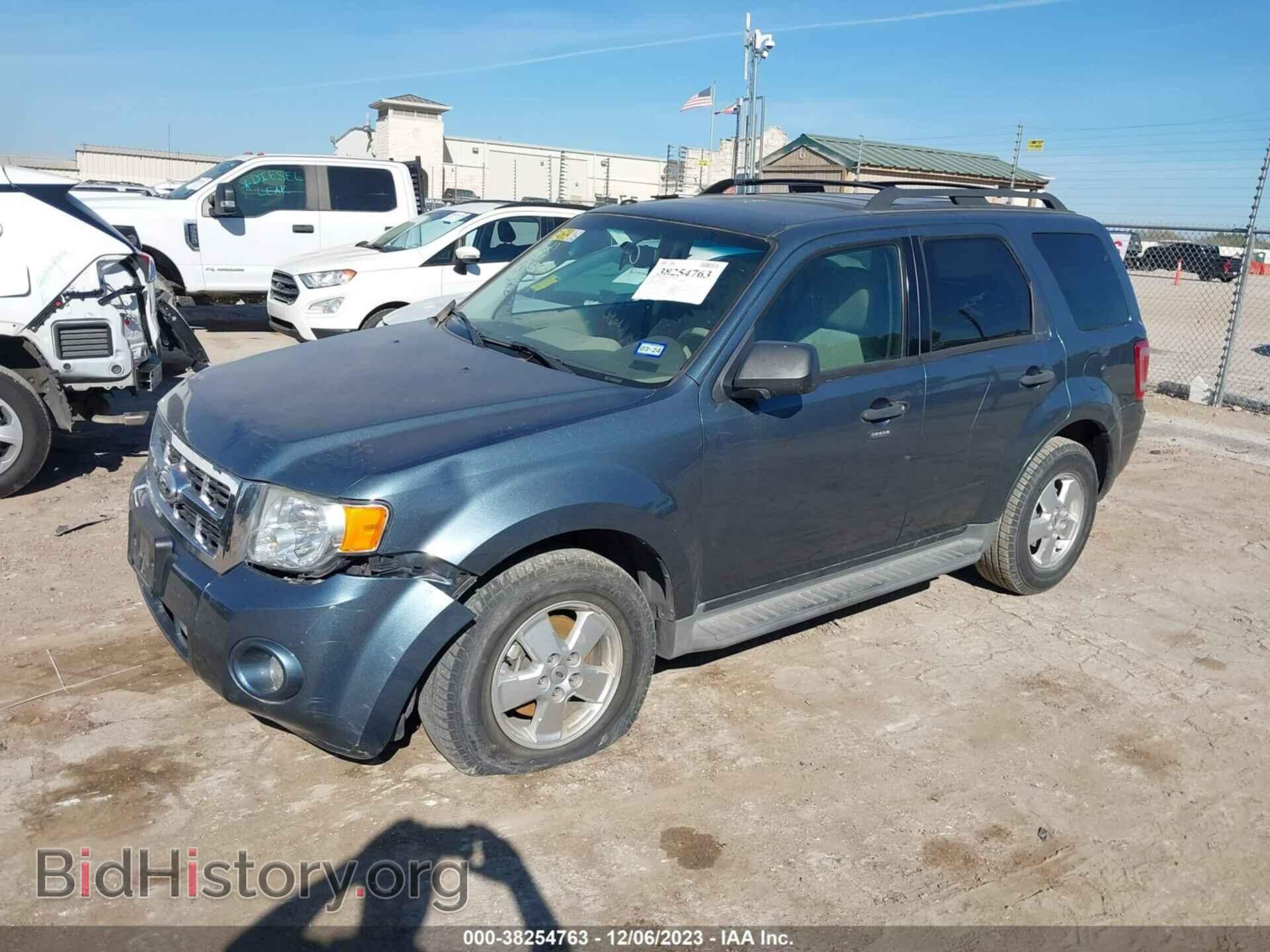2011 FORD ESCAPE - VIN: 1FMCU0D79BKA74139 - Фото 2