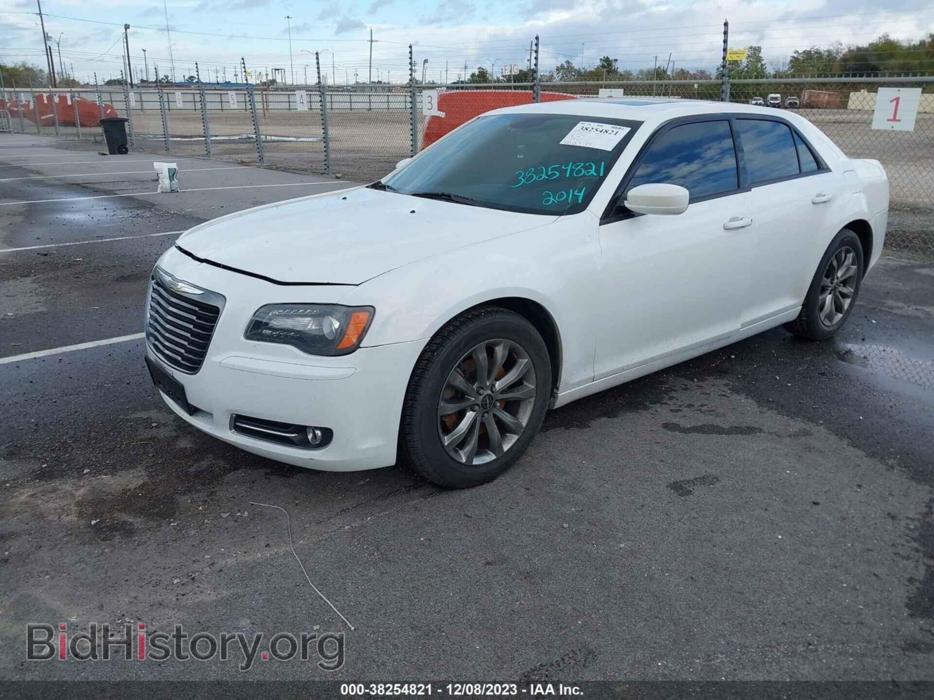 2014 CHRYSLER 300 - VIN: 2C3CCAGG9EH383408 - Фото 2