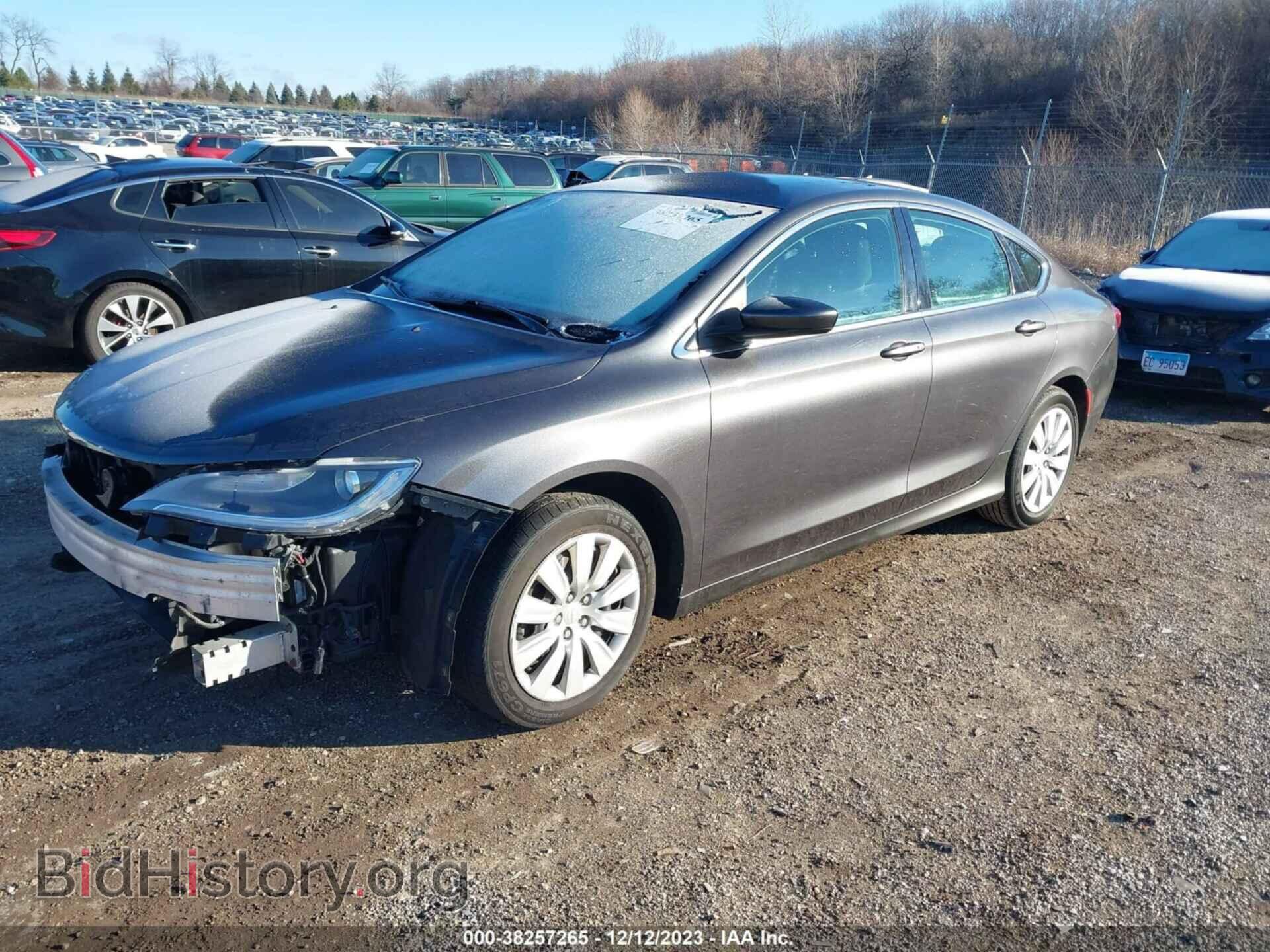 2015 CHRYSLER 200 - VIN: 1C3CCCFBXFN511567 - Фото 2