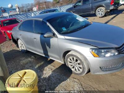 2012 Volkswagen PASSAT 2.5L S, серебристый — VIN 1VWAP7A3XCC053838, IAAI