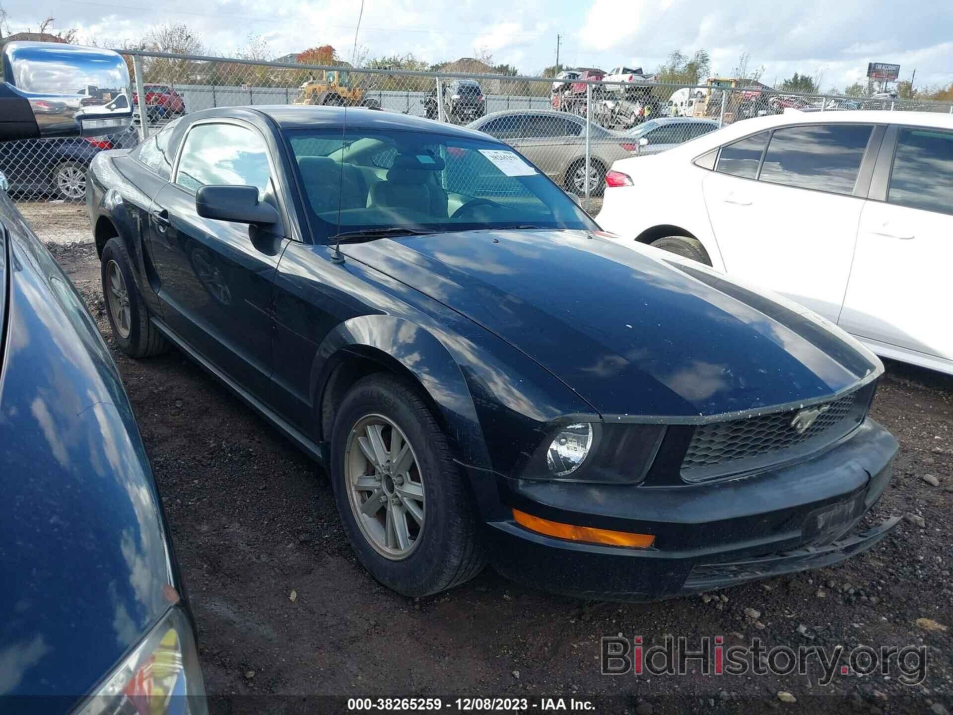 Photo 1ZVHT80N585111045 - FORD MUSTANG 2008