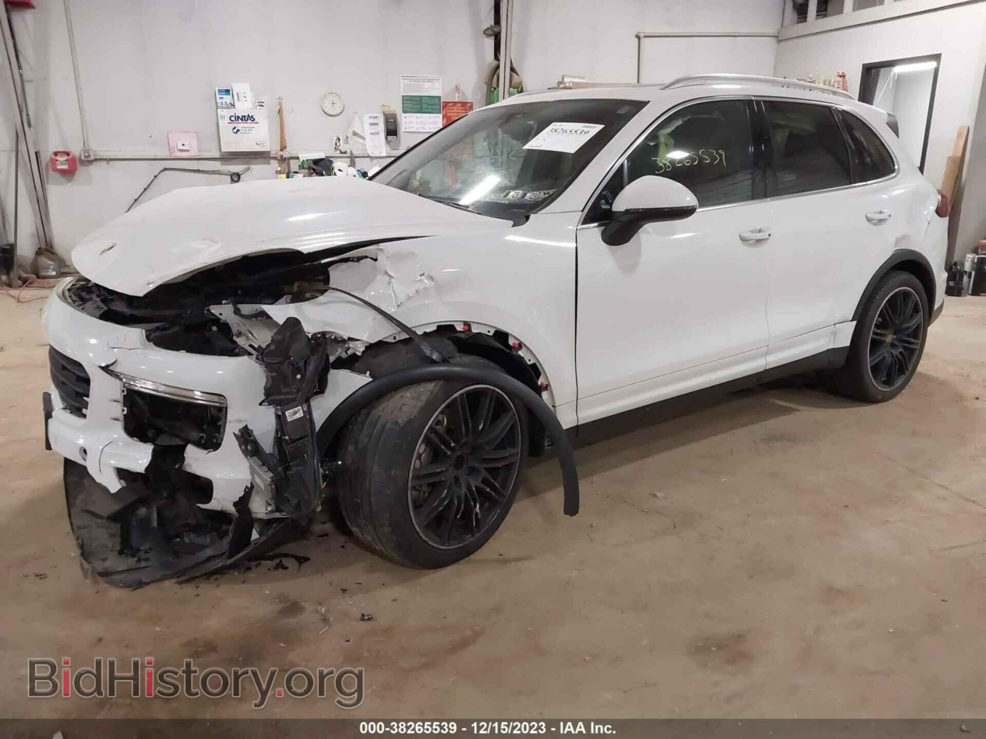 2016 PORSCHE CAYENNE - VIN: WP1AB2A23GLA92738 - Фото 2