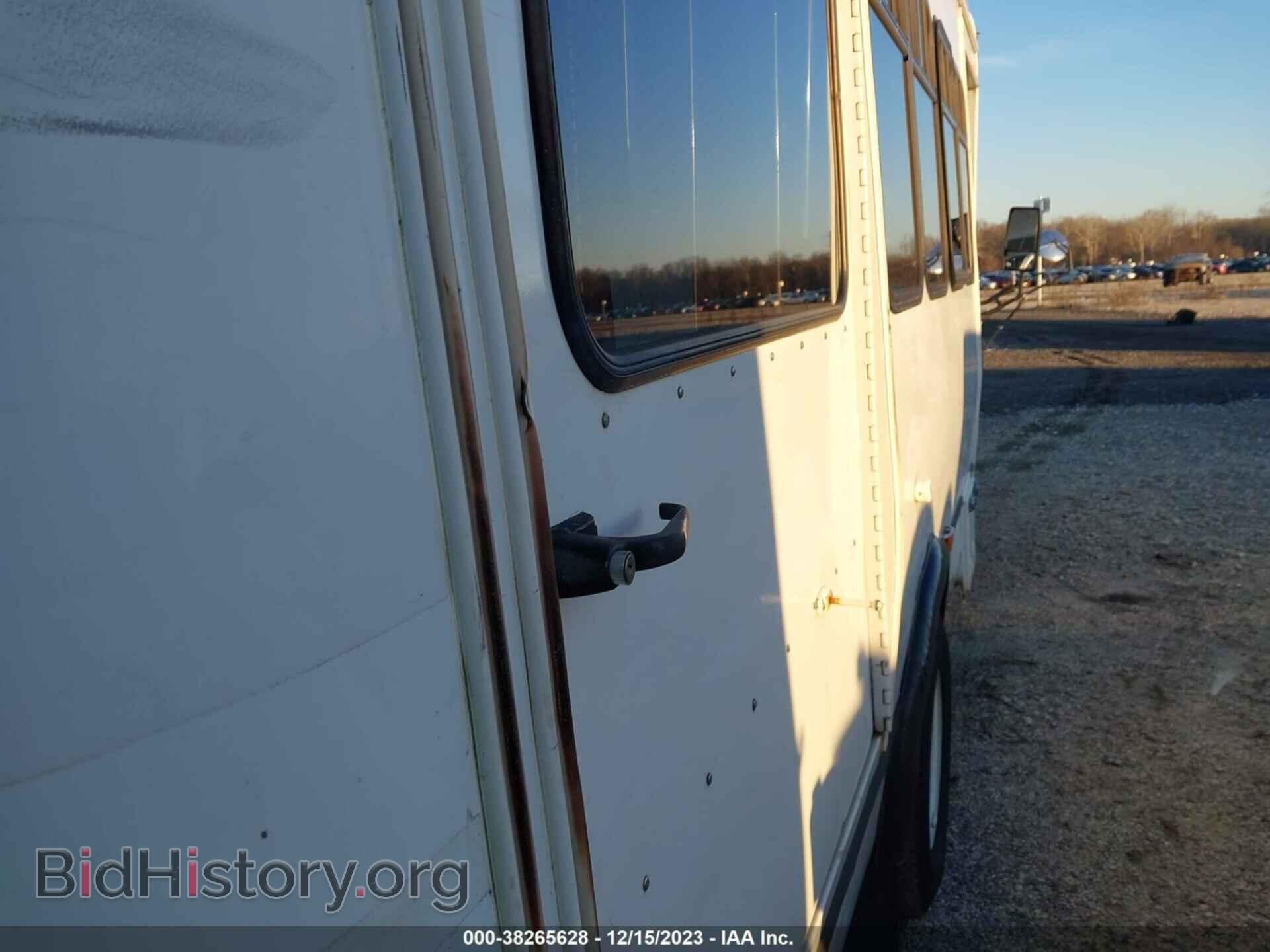 2010 FORD E-450 CUTAWAY - VIN: 1FDFE4FS1ADB00268 - Фото 4