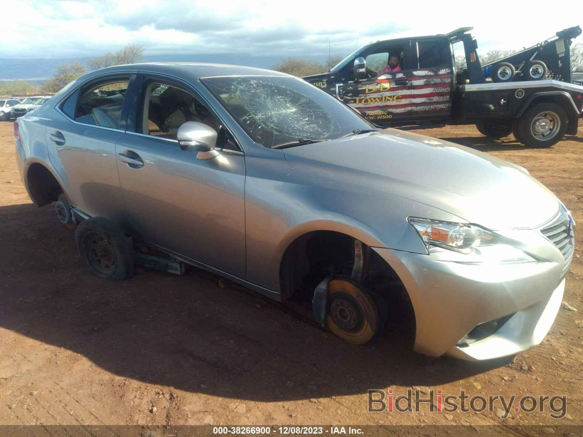 Photo JTHBA1D28G5013095 - LEXUS IS 200T 2016