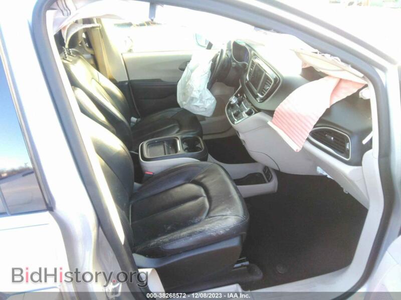 2020 Chrysler PACIFICA (VIN 2C4RC1BG4LR182097) — photo 5 of 15