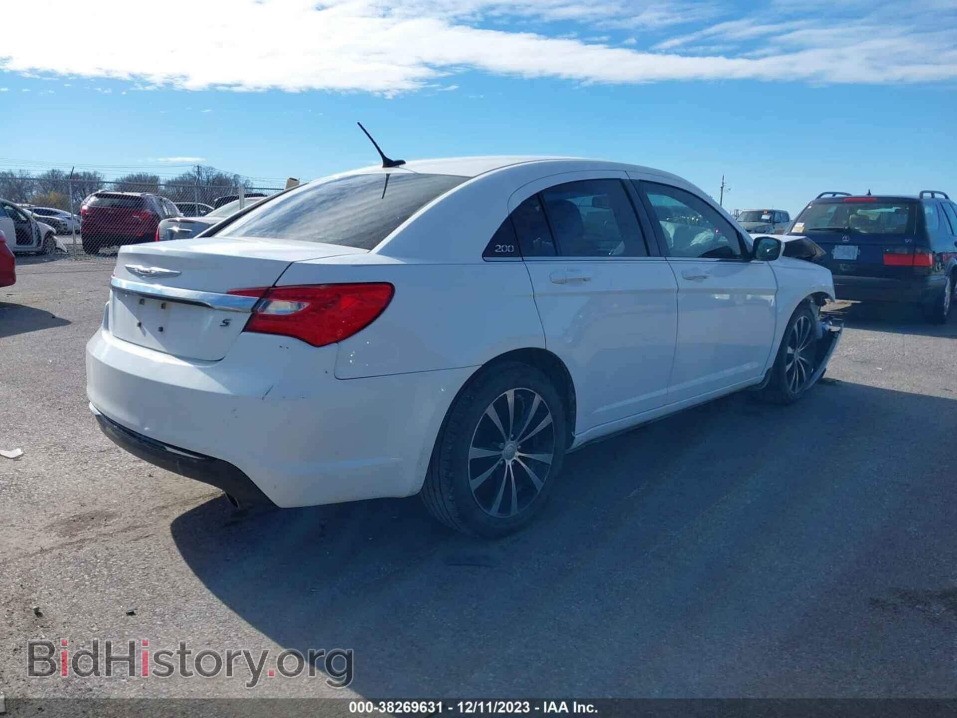 2012 CHRYSLER 200 - VIN: 1C3CCBBG2CN276945 - Фото 4