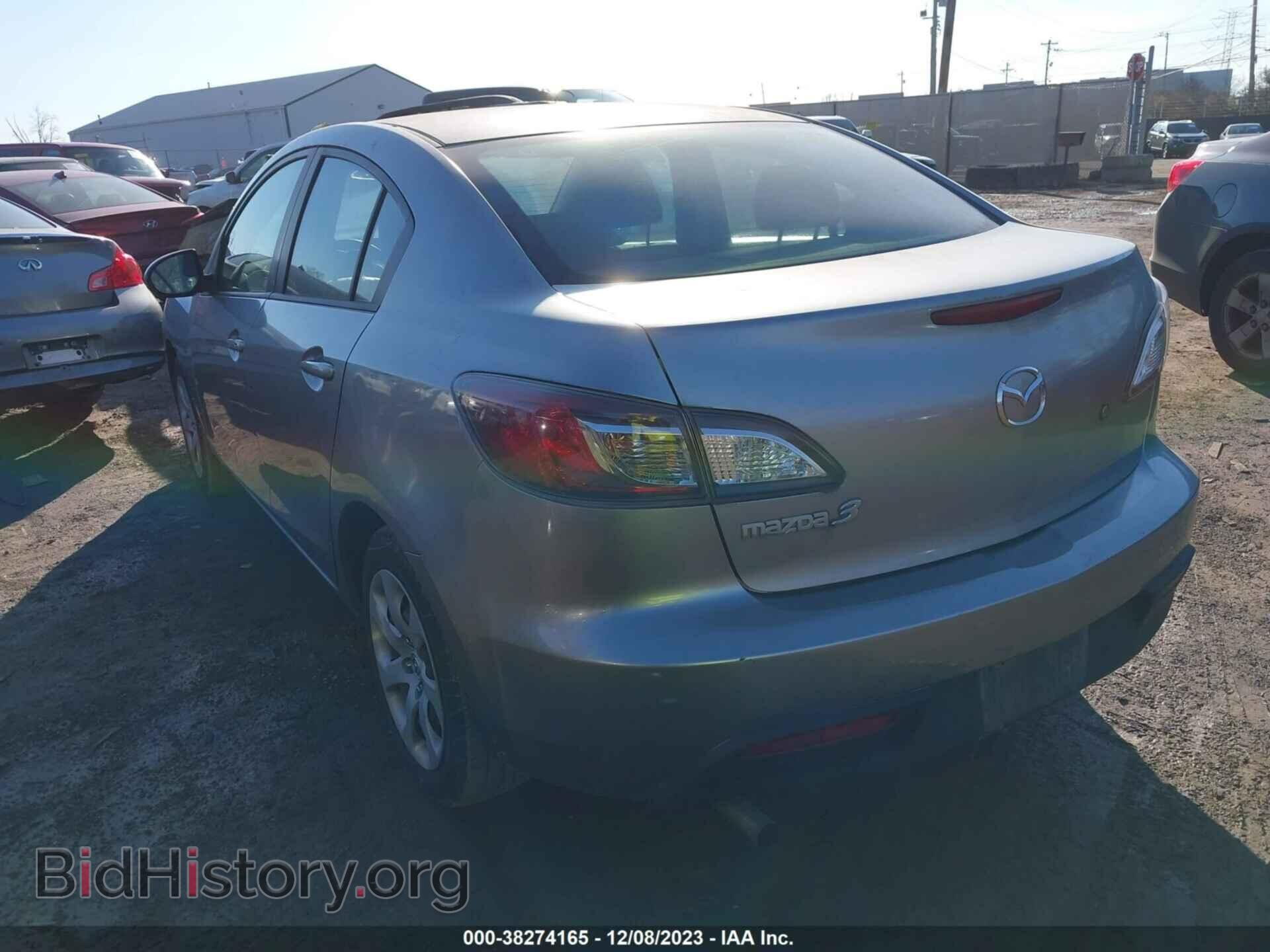 2011 MAZDA MAZDA3 - VIN: JM1BL1UF5B1387131 - Фото 3