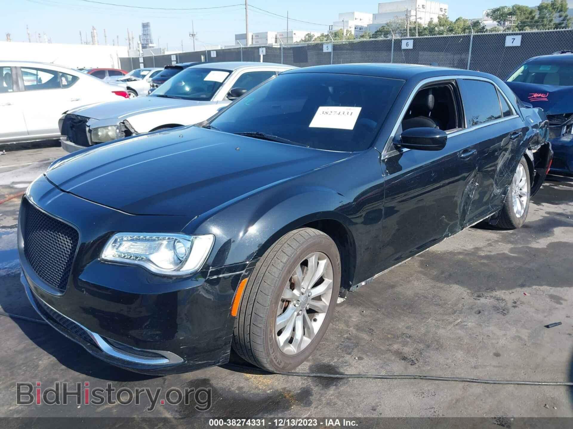 2016 CHRYSLER 300 - VIN: 2C3CCARG6GH142406 - Фото 2