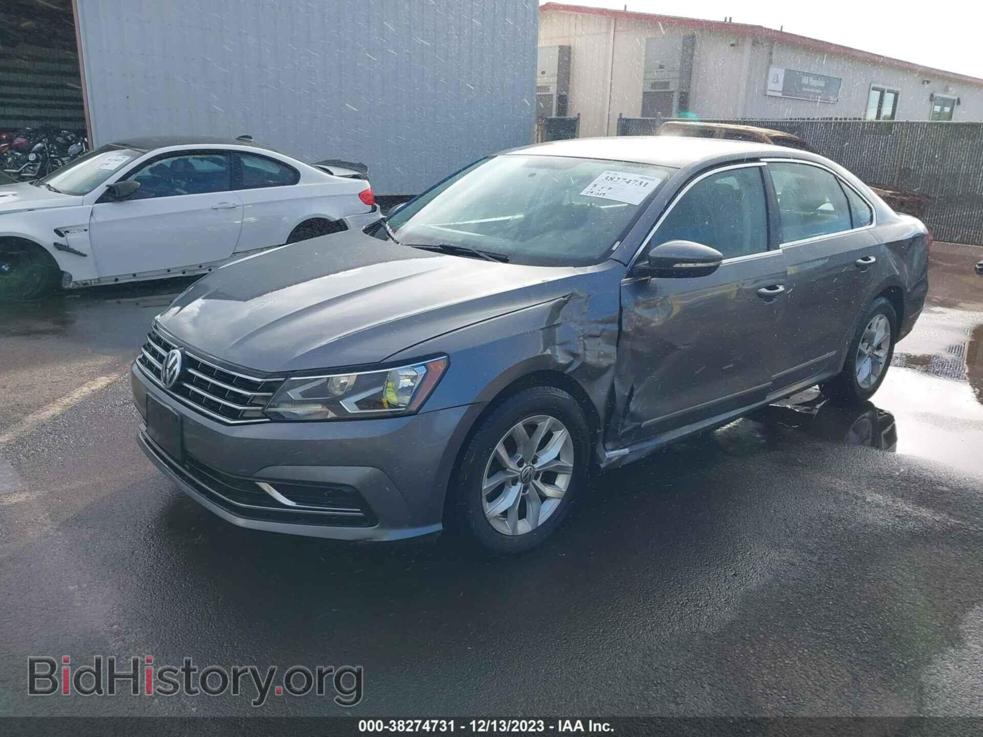 2017 VOLKSWAGEN PASSAT - VIN: 1VWAT7A34HC026556 - Фото 2