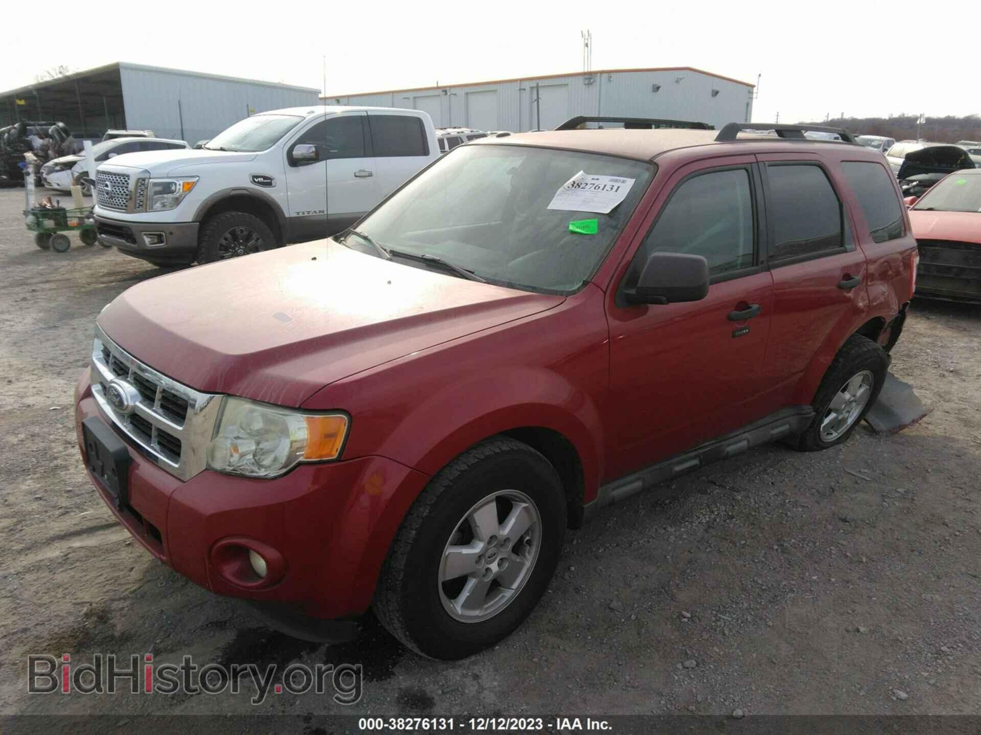 2011 FORD ESCAPE - VIN: 1FMCU0D78BKC51196 - Фото 2