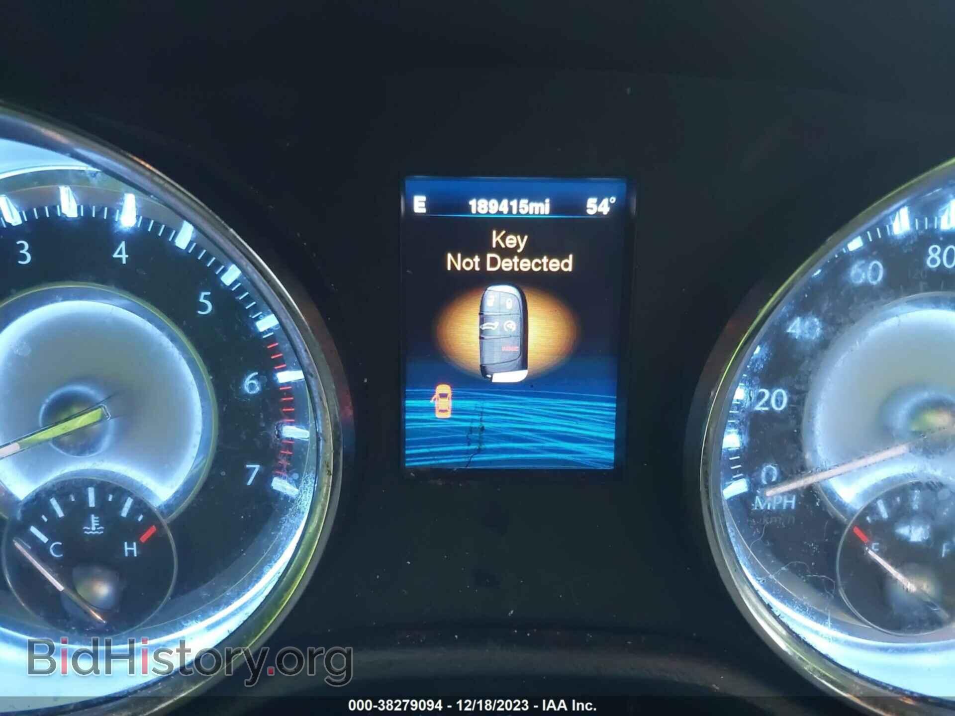 2012 CHRYSLER 300 - VIN: 2C3CCAPT2CH312805 - Фото 7