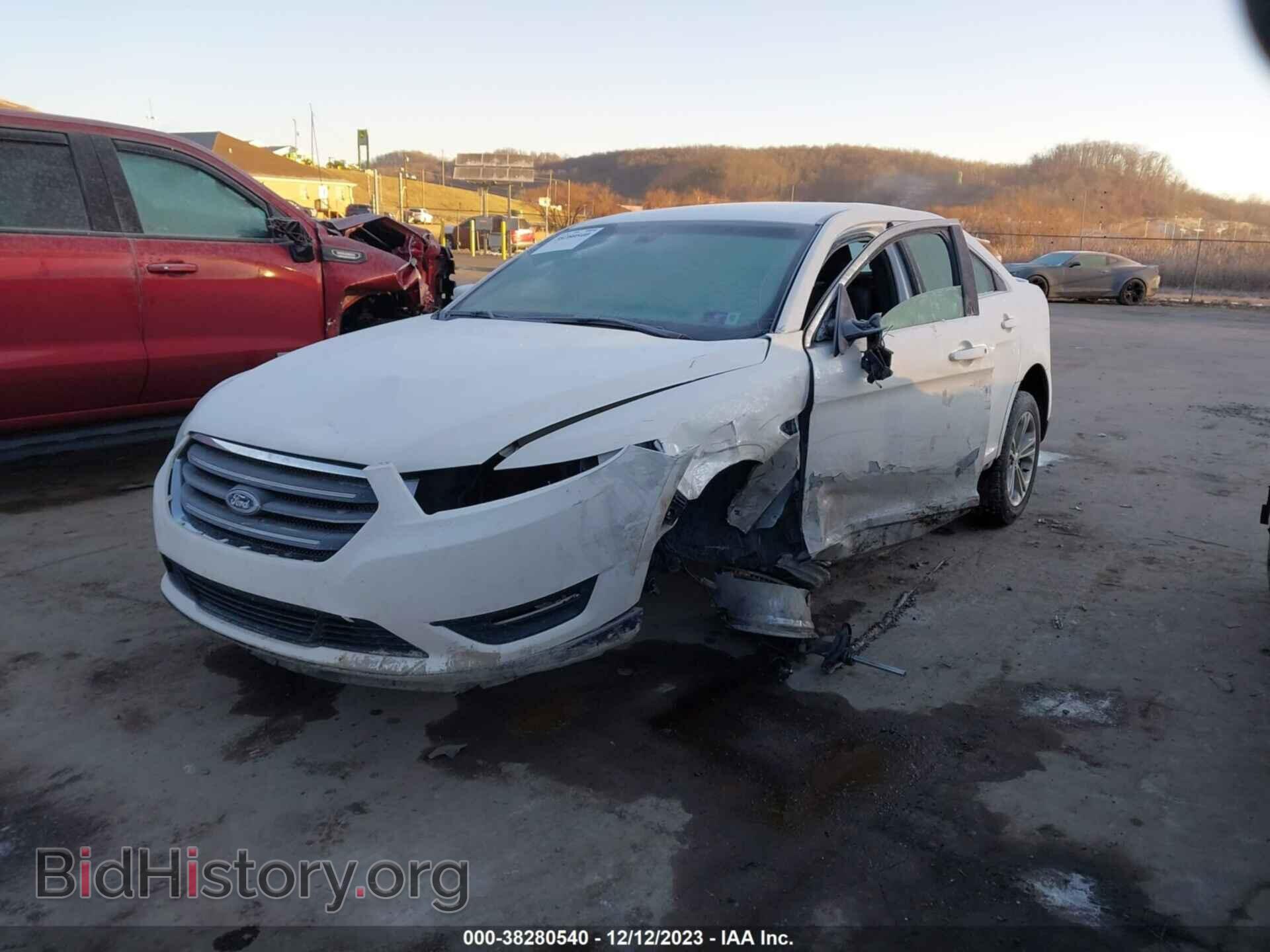 2013 FORD TAURUS - VIN: 1FAHP2E8XDG138429 - Фото 2
