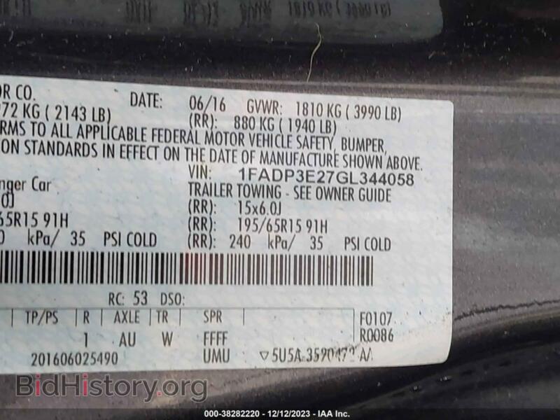 2016 Ford FOCUS (VIN 1FADP3E27GL344058) — photo 9 of 17
