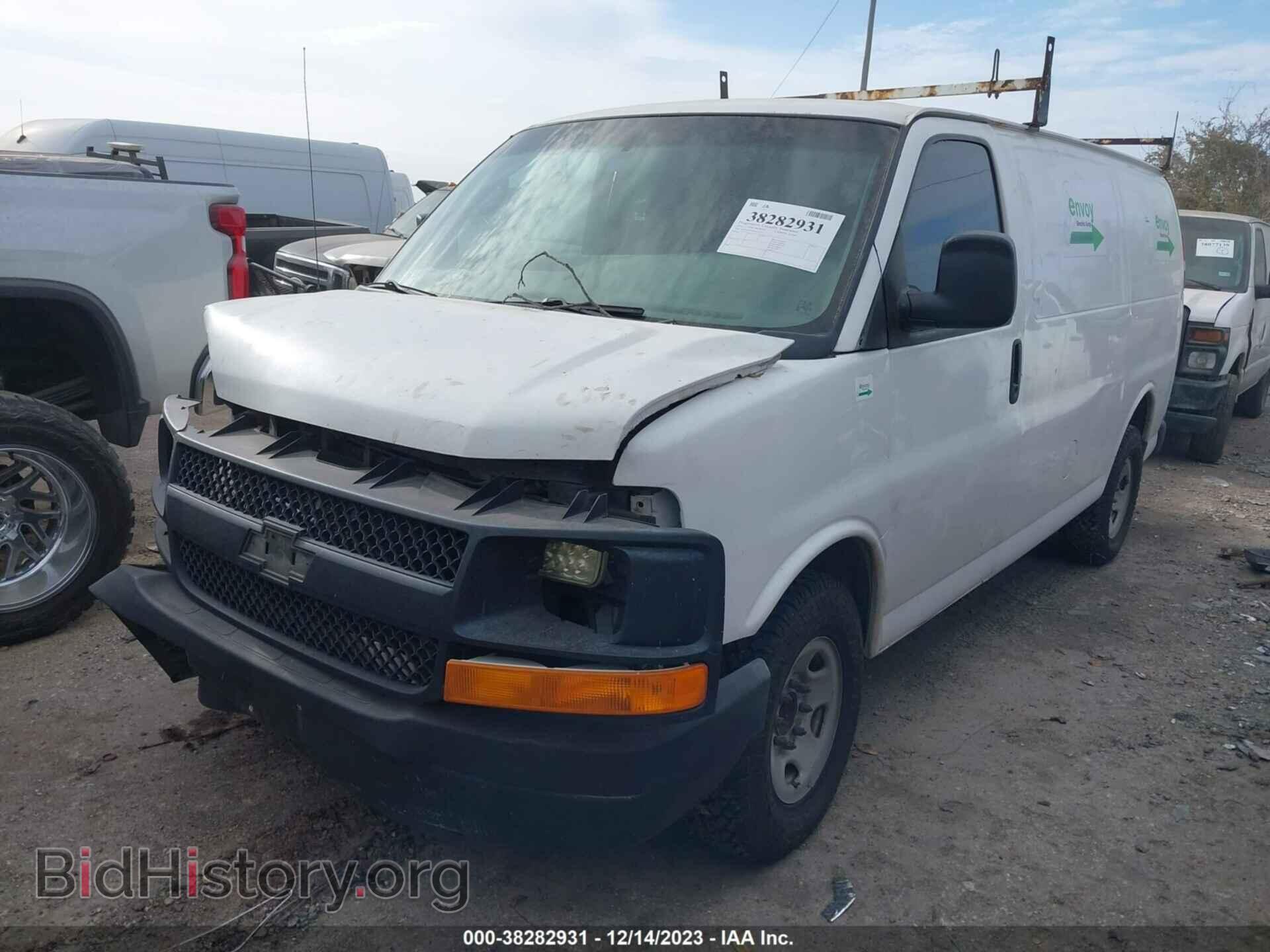 2013 CHEVROLET EXPRESS 2500 - VIN: 1GCWGFBA2D1111275 - Фото 2
