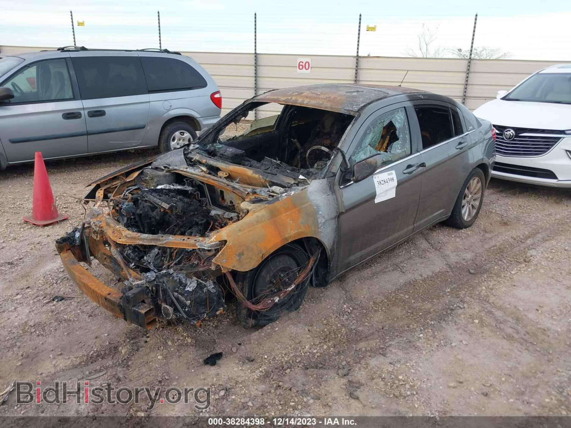 2013 CHRYSLER 200 - VIN: 1C3CCBBB6DN766312 - Photo 2