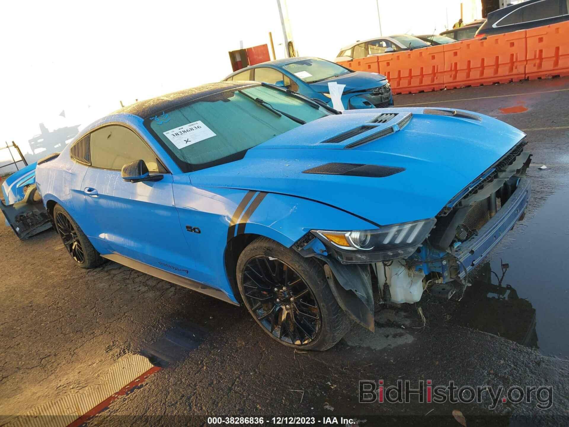 Photo 1FA6P8CF8H5270098 - FORD MUSTANG 2017