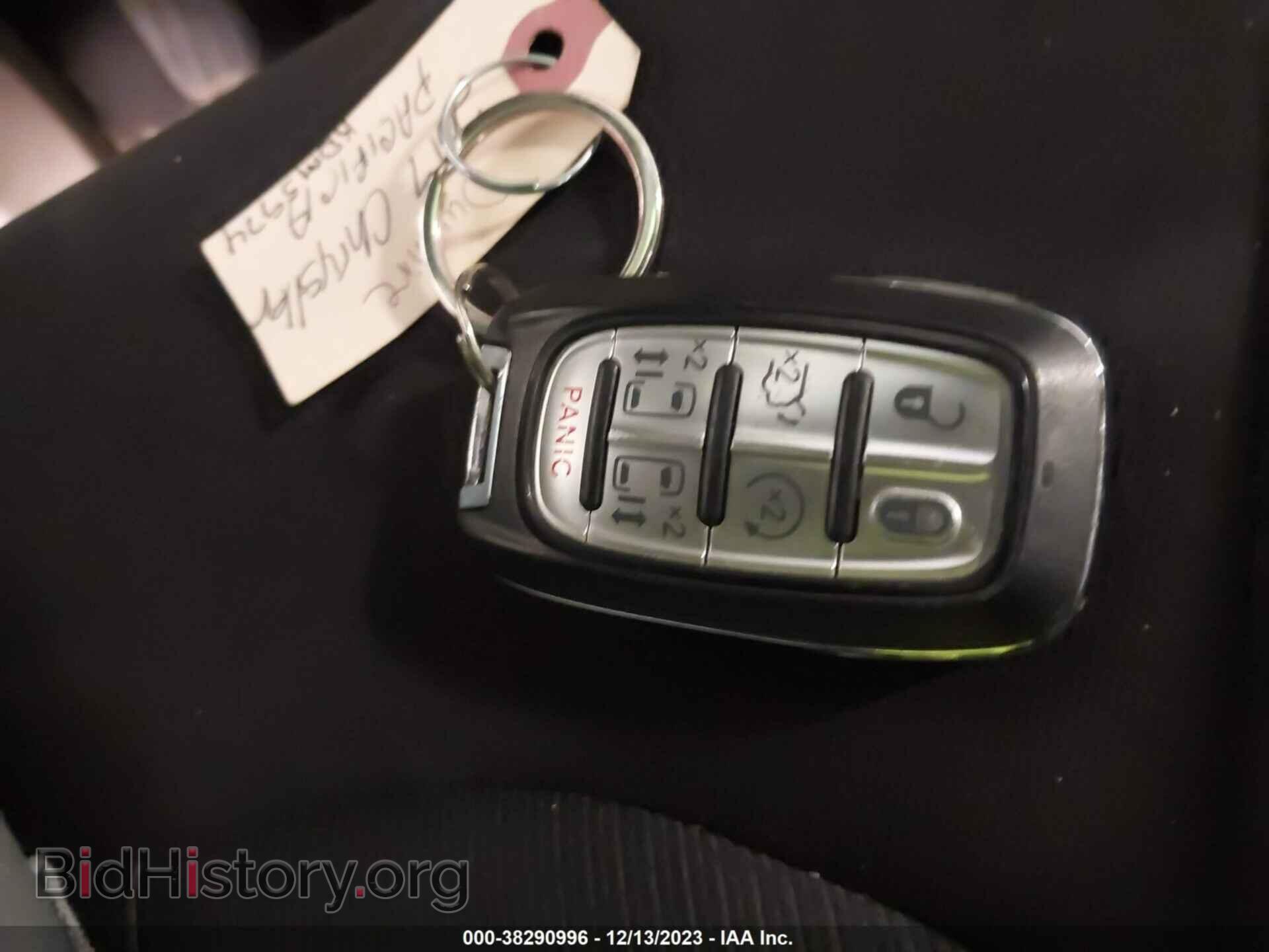 2017 CHRYSLER PACIFICA - VIN: 2C4RC1DG2HR551804 - Photo 11