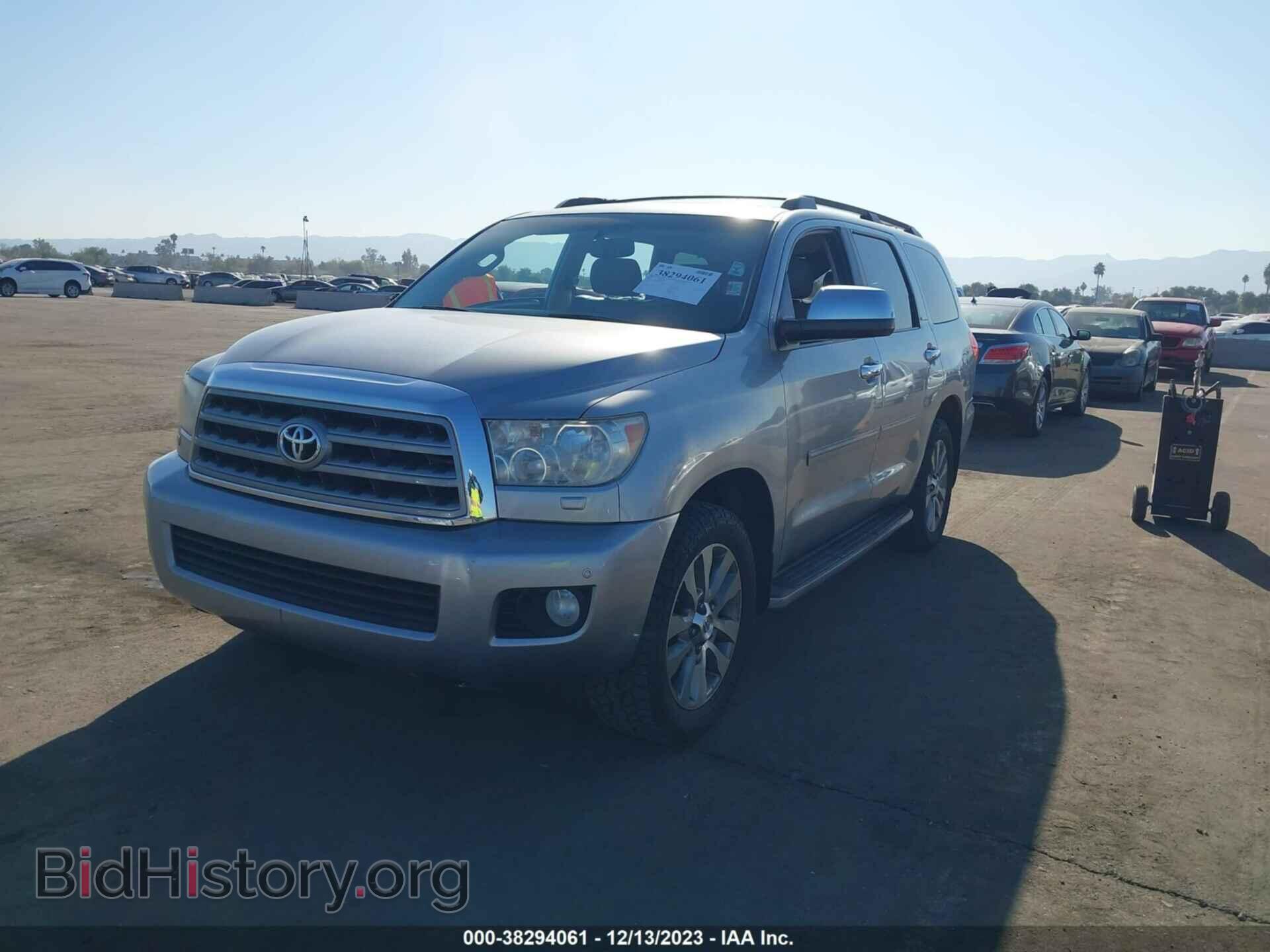 2011 TOYOTA SEQUOIA - VIN: 5TDKY5G12BS035734 - Фото 2