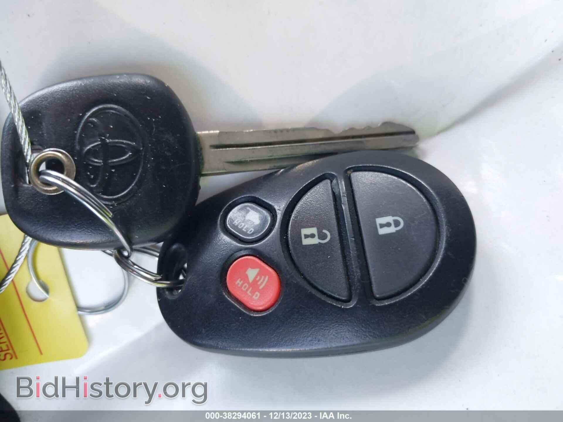 2011 TOYOTA SEQUOIA - VIN: 5TDKY5G12BS035734 - Фото 11