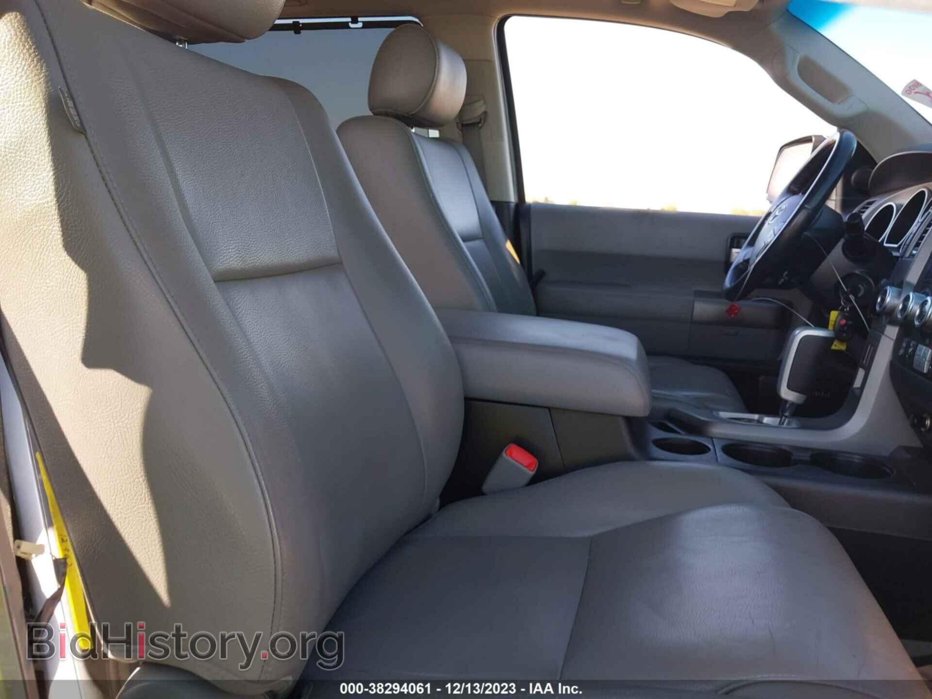 2011 TOYOTA SEQUOIA - VIN: 5TDKY5G12BS035734 - Фото 5