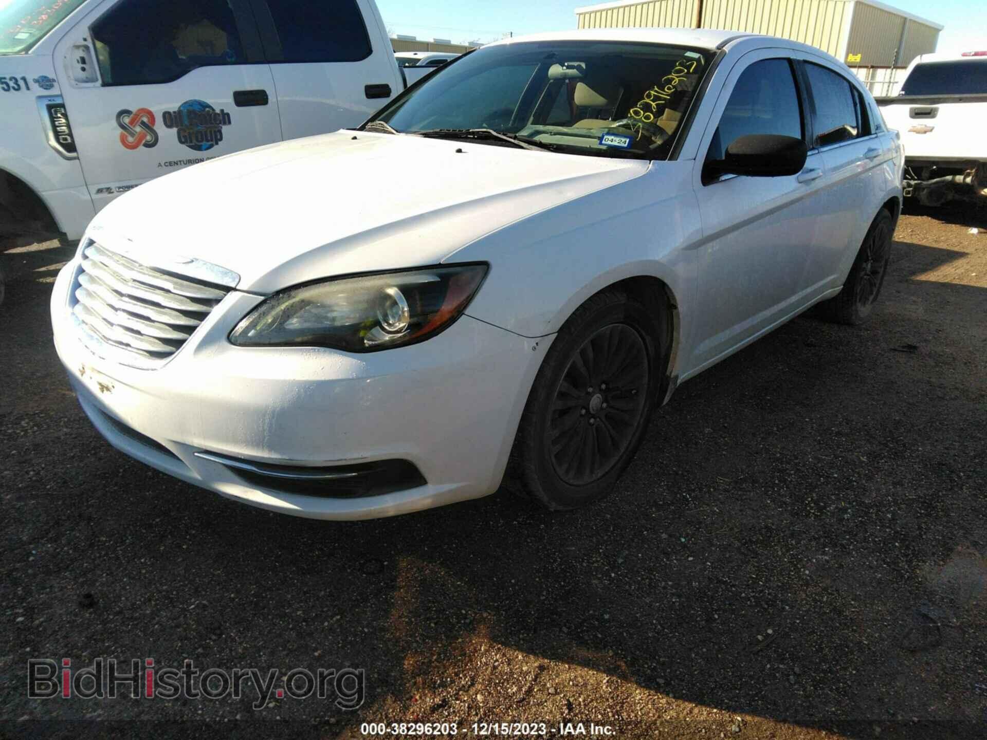 2013 CHRYSLER 200 - VIN: 1C3CCBAB6DN670634 - Фото 2