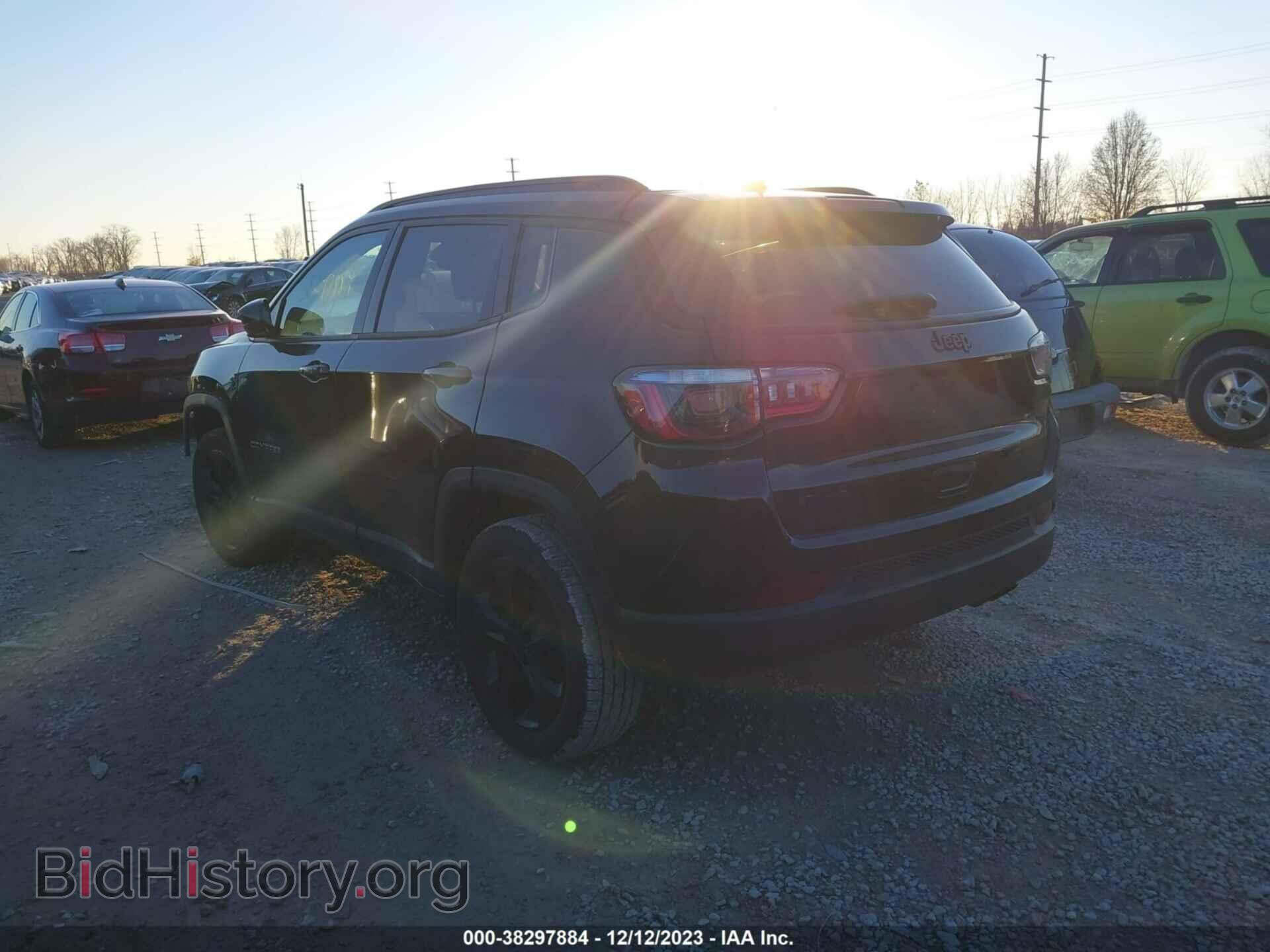 2018 JEEP COMPASS - VIN: 3C4NJDBB4JT325490 - Photo 3