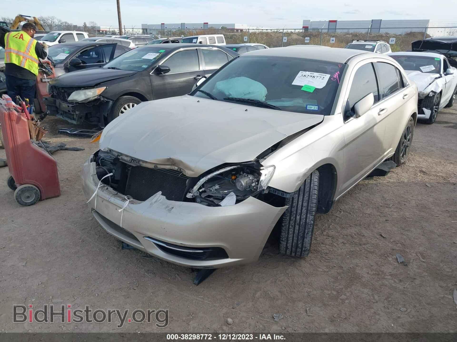 2013 CHRYSLER 200 - VIN: 1C3CCBAB2DN734975 - Photo 2