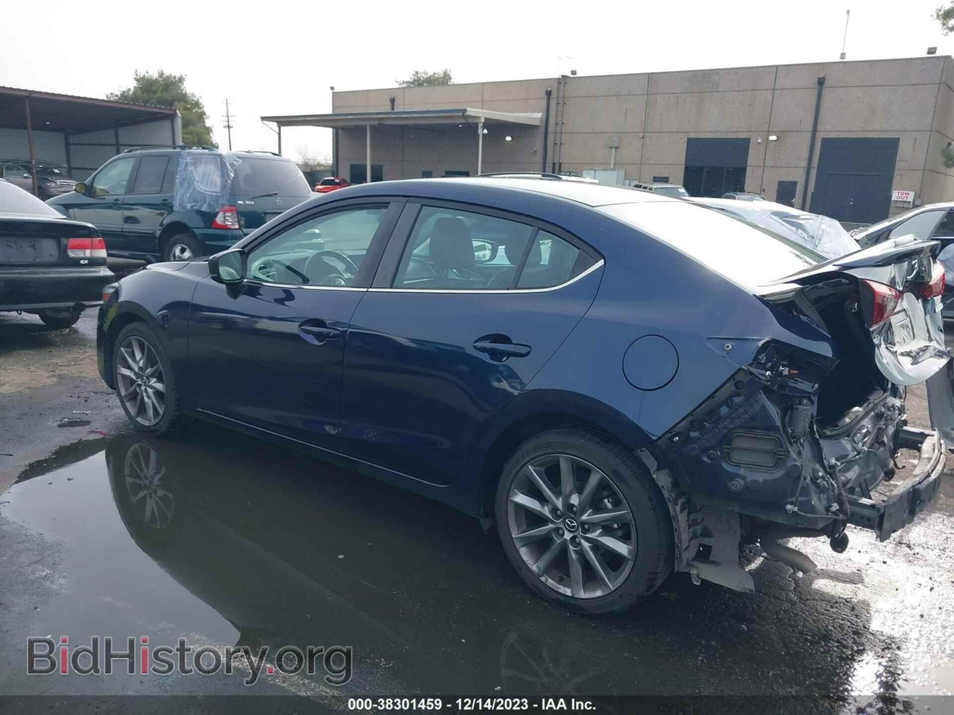 2018 MAZDA MAZDA3 - VIN: 3MZBN1V3XJM218218 - Фото 3