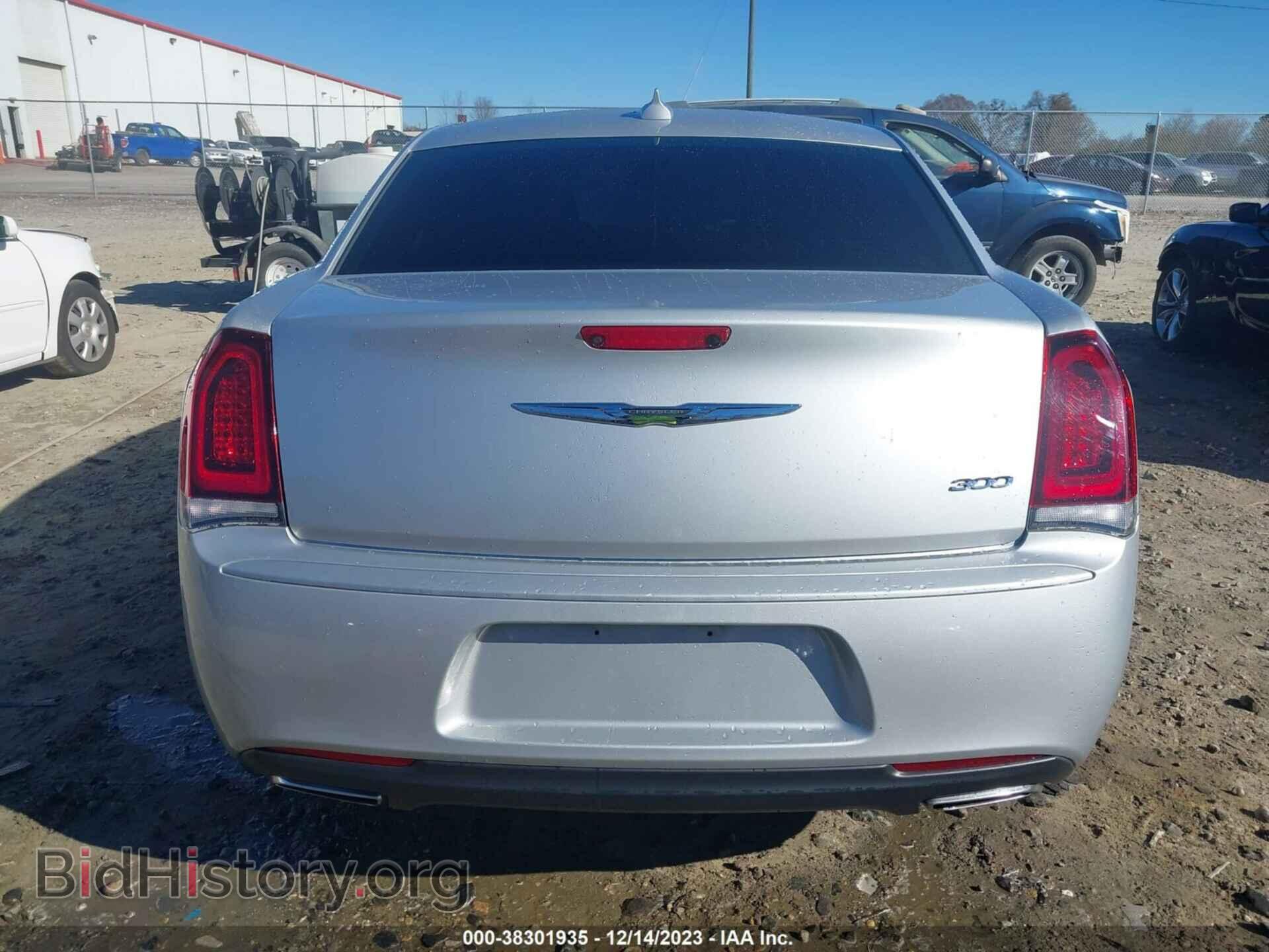 2019 CHRYSLER 300 - VIN: 2C3CCAAG2KH673901 - Фото 17