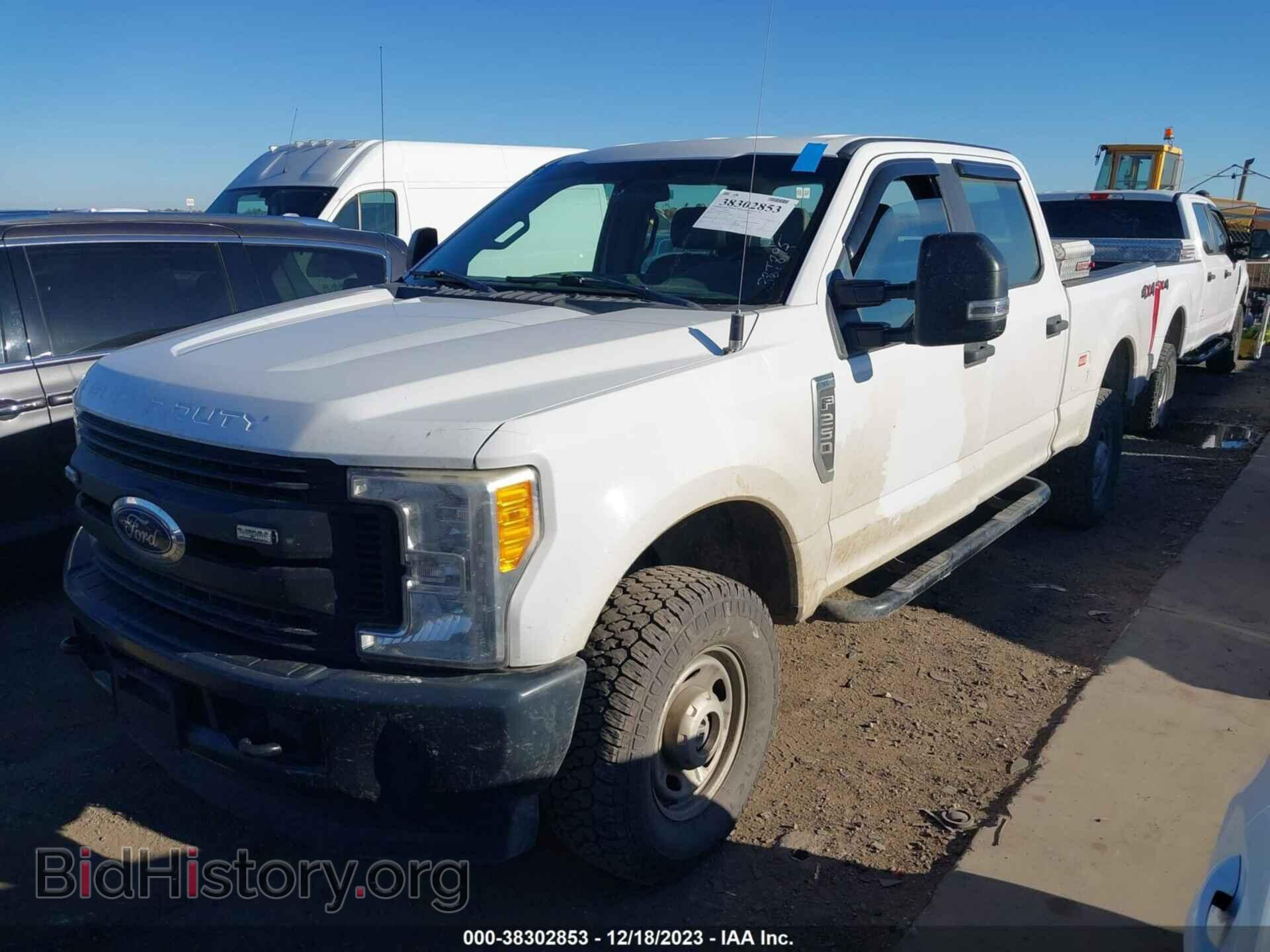 2017 FORD F-250 - VIN: 1FT7W2B63HEF24767 - Фото 2