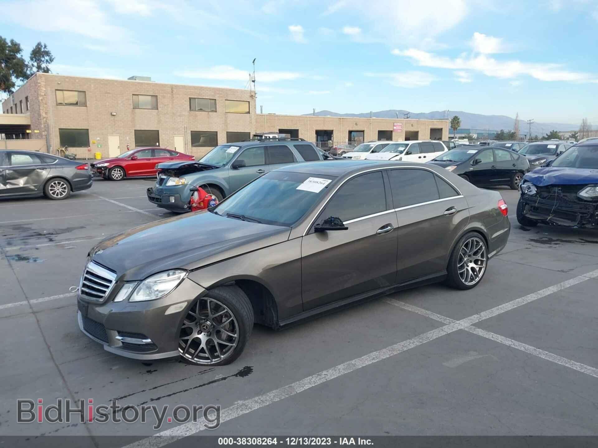 2012 MERCEDES-BENZ E 550 - VIN: WDDHF9BB2CA601130 - Фото 2