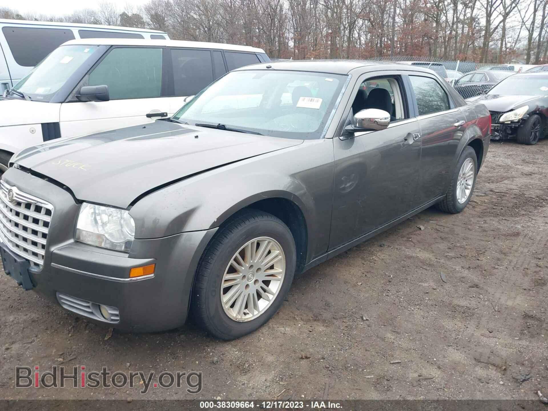 2010 CHRYSLER 300 - VIN: 2C3CA4CD2AH105527 - Фото 2