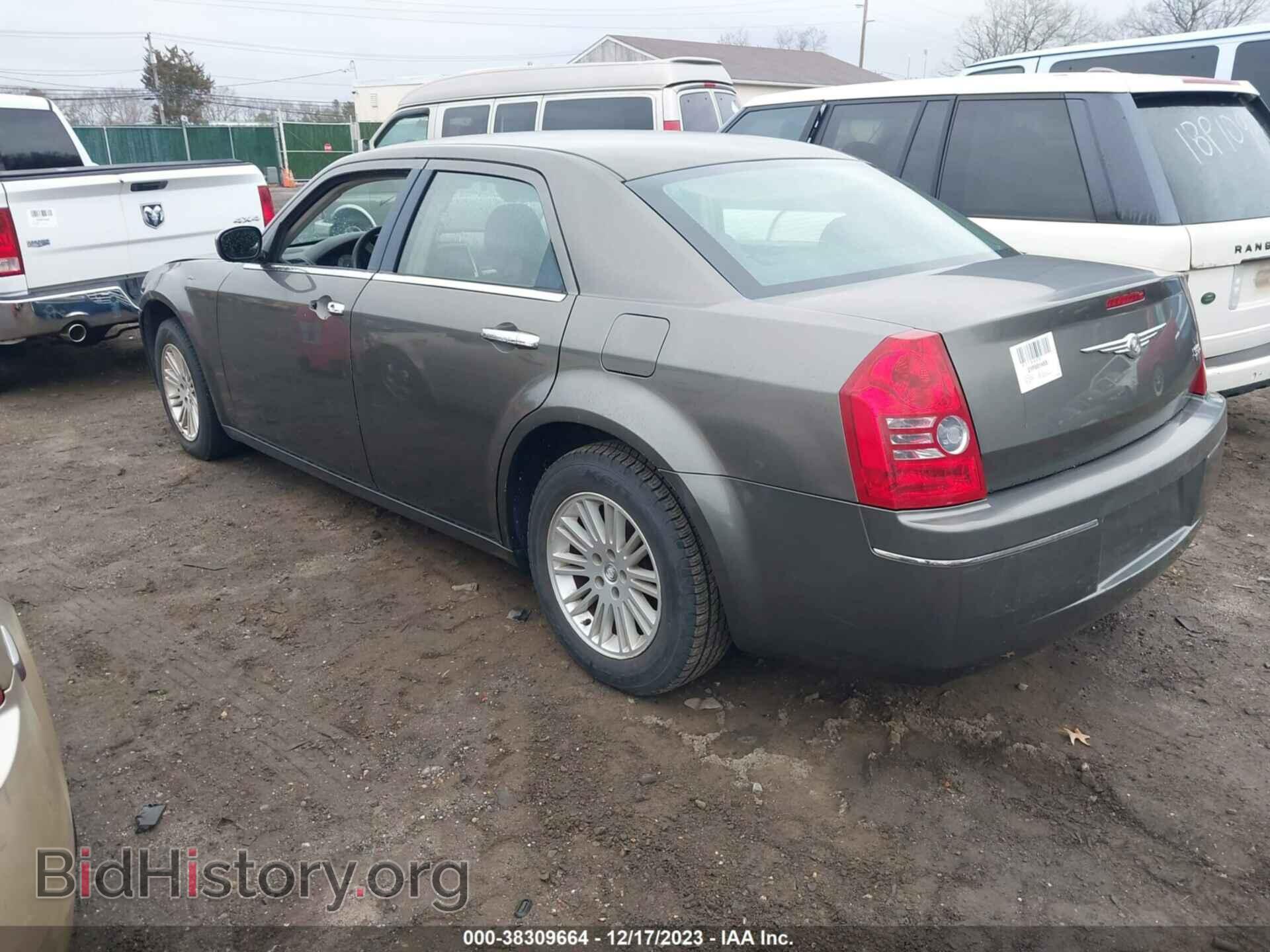 2010 CHRYSLER 300 - VIN: 2C3CA4CD2AH105527 - Фото 3