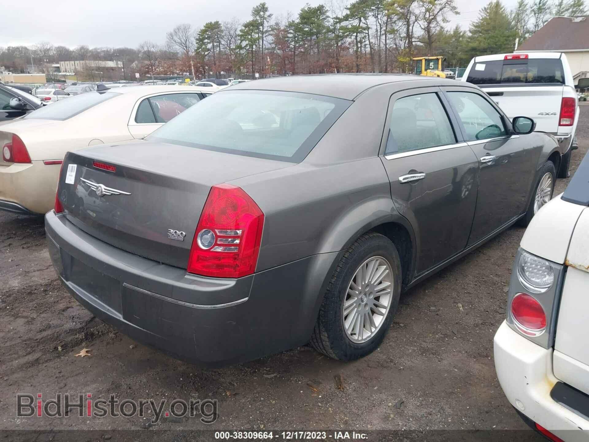 2010 CHRYSLER 300 - VIN: 2C3CA4CD2AH105527 - Фото 4