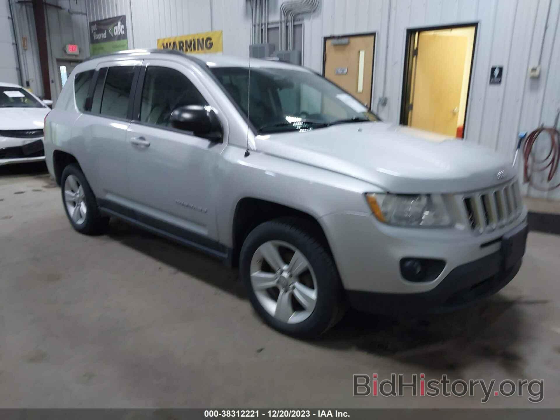 Photo 1J4NF1FB1BD210518 - JEEP COMPASS 2011