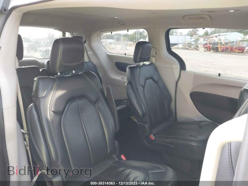 2022 Chrysler PACIFICA (VIN 2C4RC1BG4NR142055) — photo 8 of 16