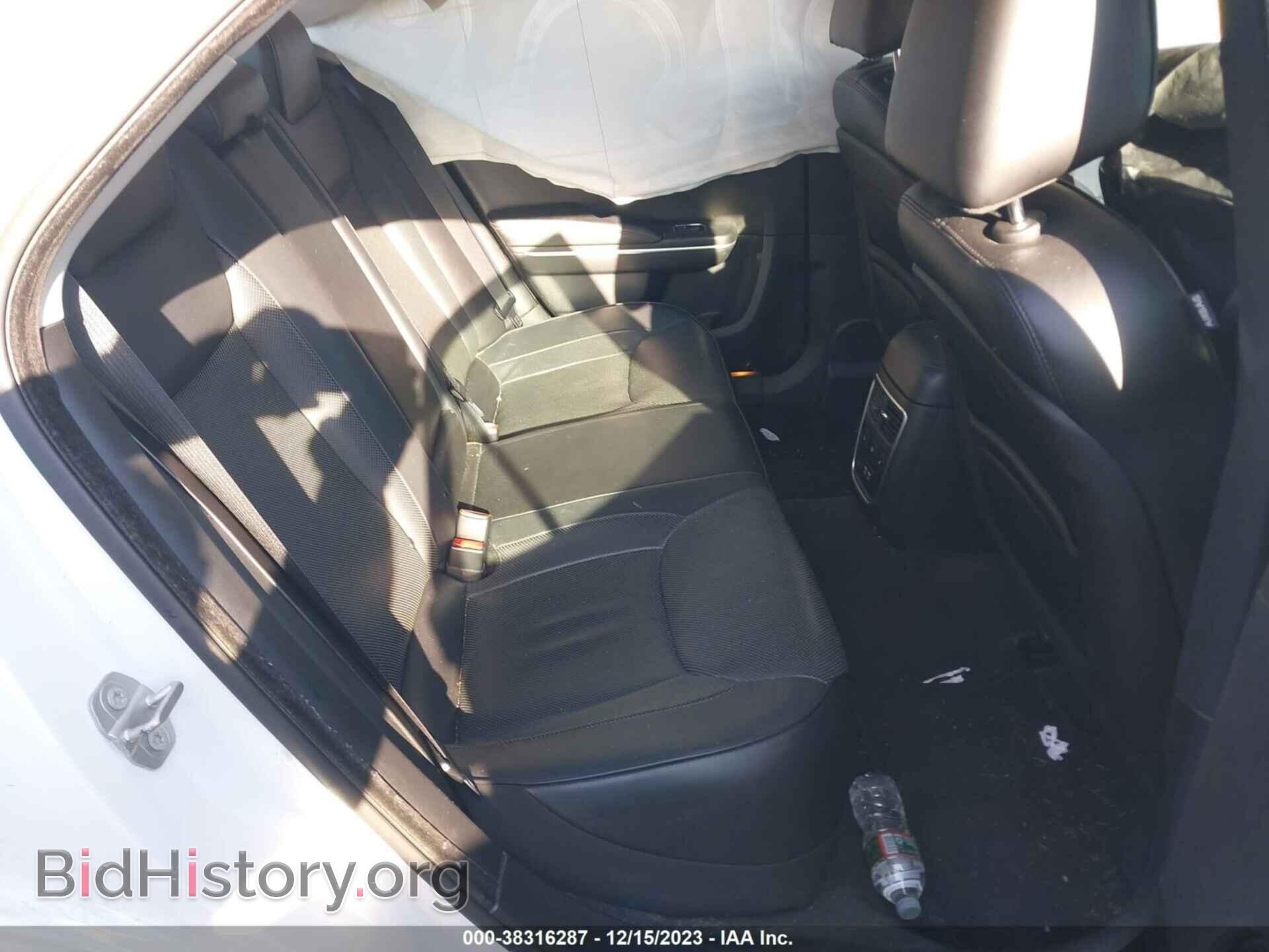 2015 CHRYSLER 300C - VIN: 2C3CCAKG2FH854078 - Фото 8