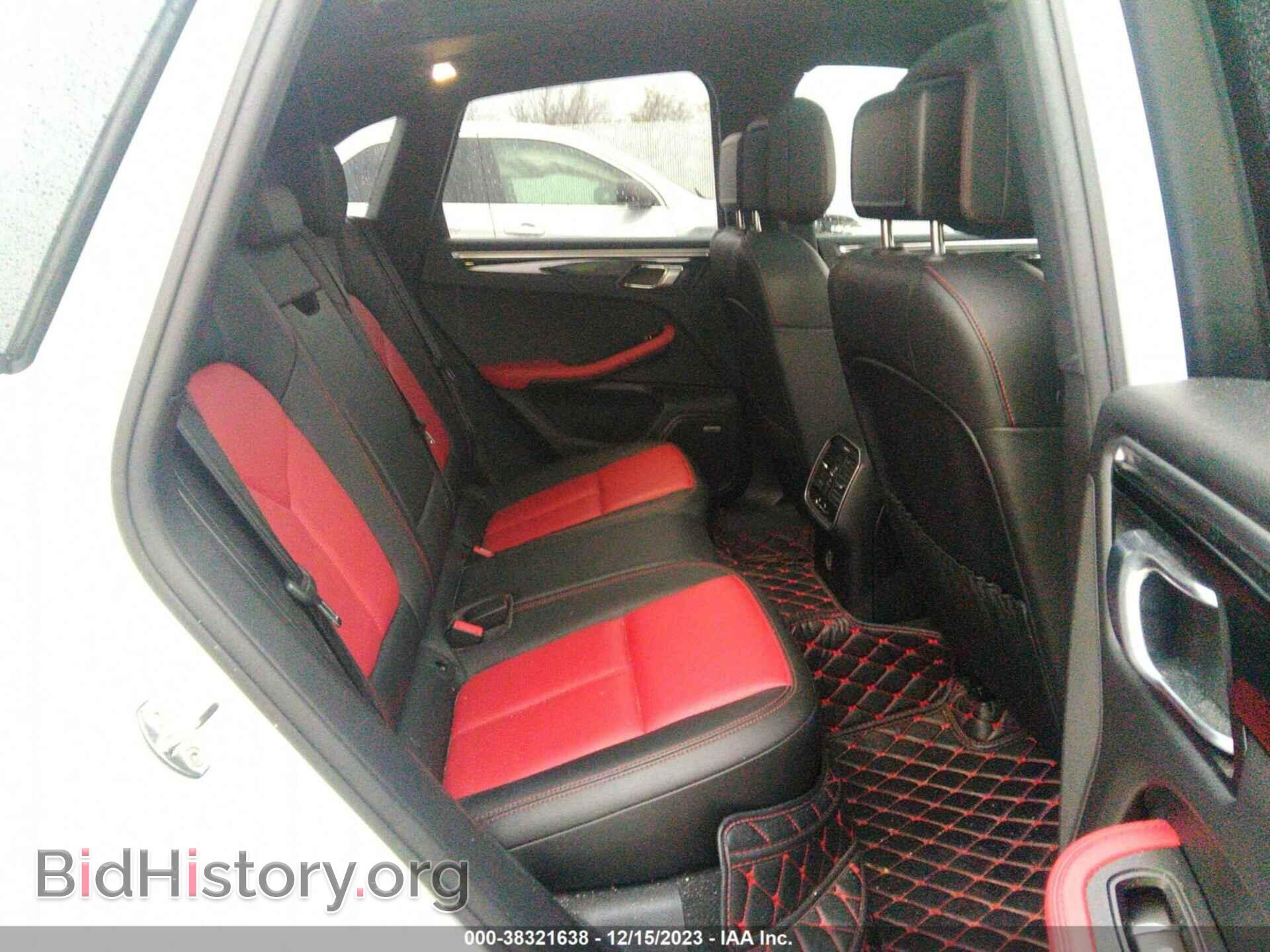 2018 PORSCHE MACAN - VIN: WP1AA2A52JLB22140 - Photo 8