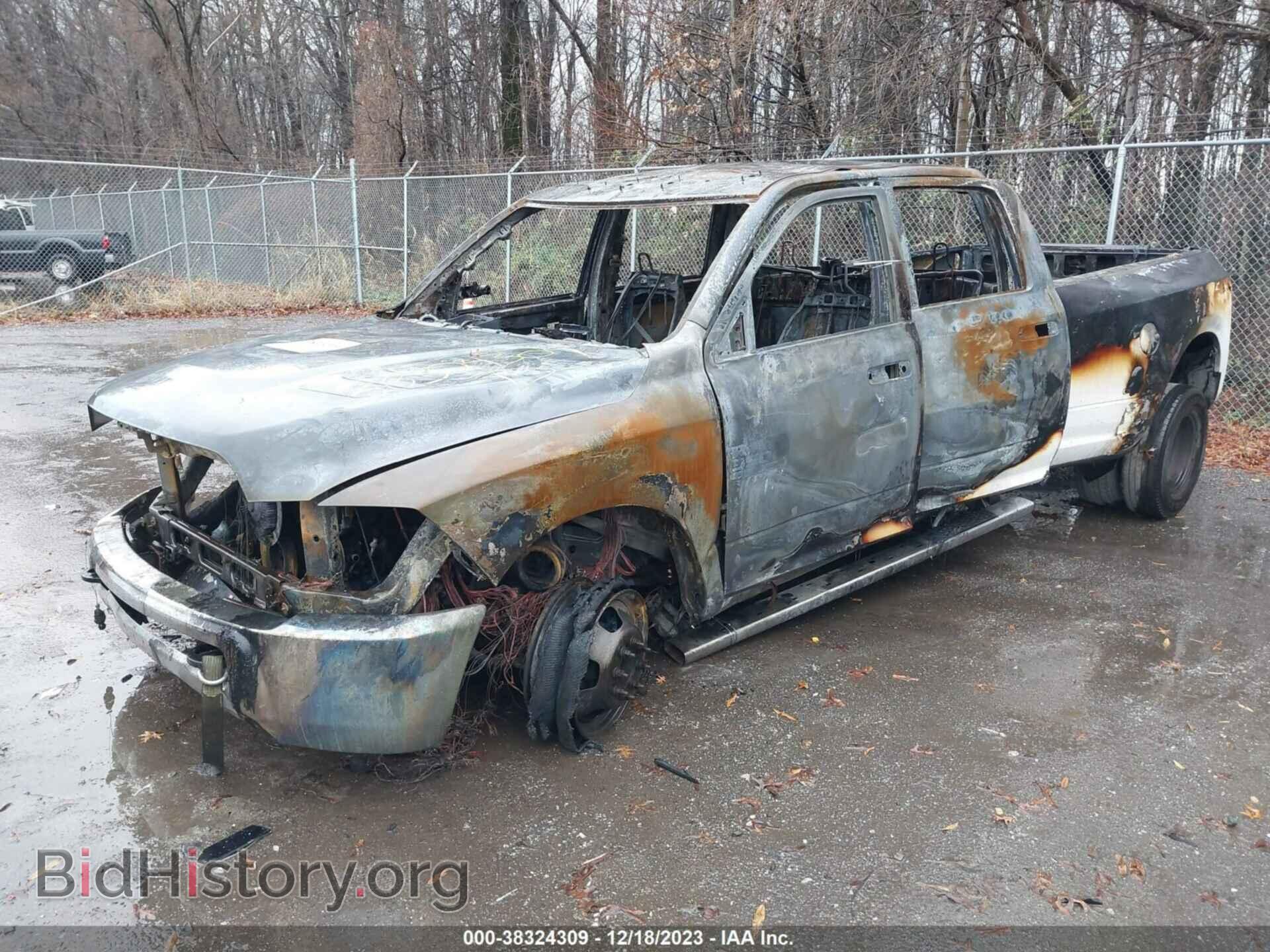 2018 RAM 3500 - VIN: 3C63RRGL1JG155006 - Photo 2