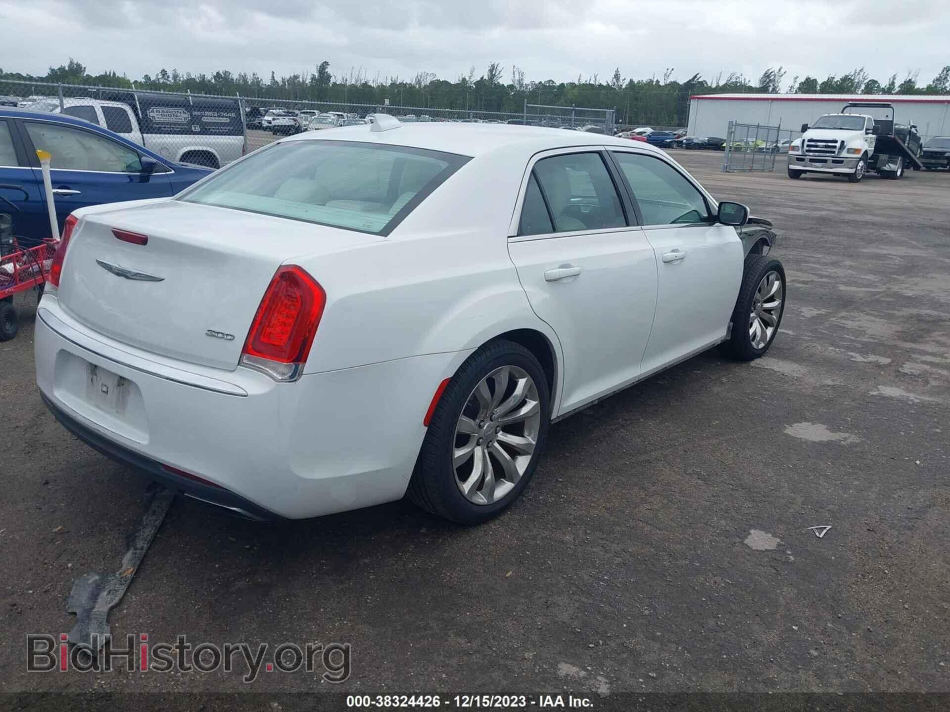 2016 CHRYSLER 300 - VIN: 2C3CCAAG9GH313435 - Фото 4