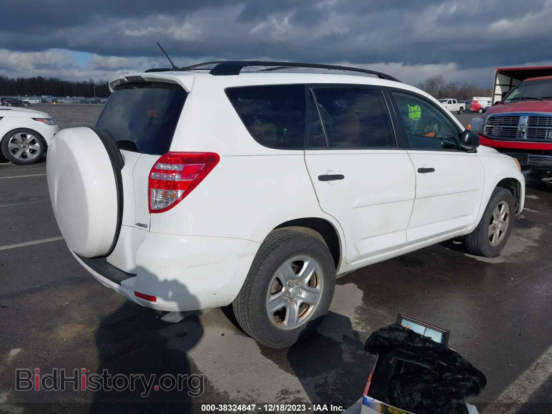 2011 TOYOTA RAV4 - VIN: JTMBF4DV7BD040060 - Фото 4