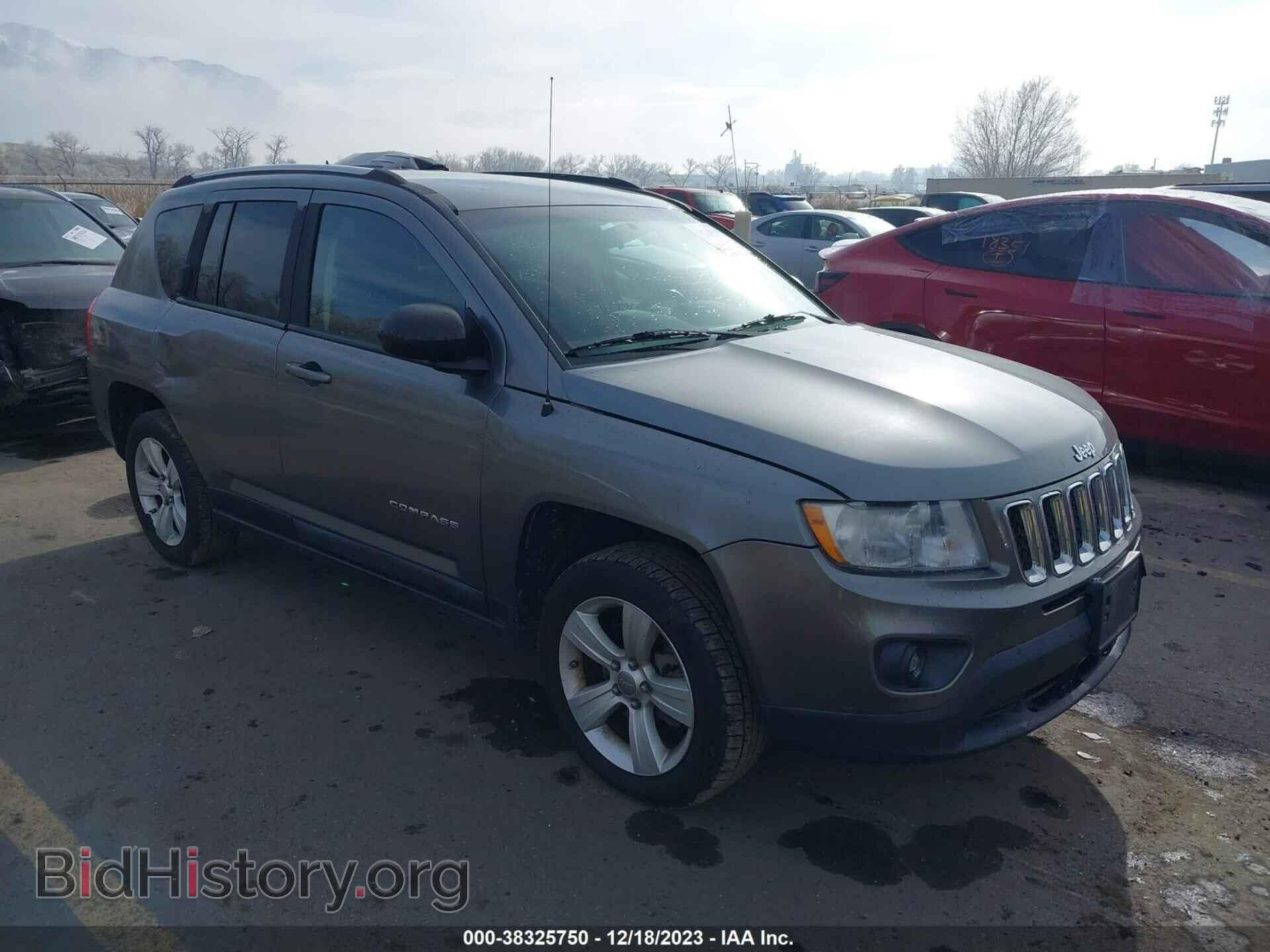 Photo 1J4NF1FB1BD257807 - JEEP COMPASS 2011