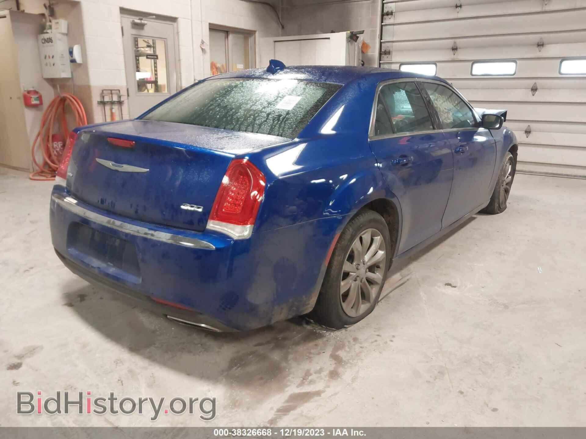 2019 CHRYSLER 300 - VIN: 2C3CCARG9KH649227 - Фото 4